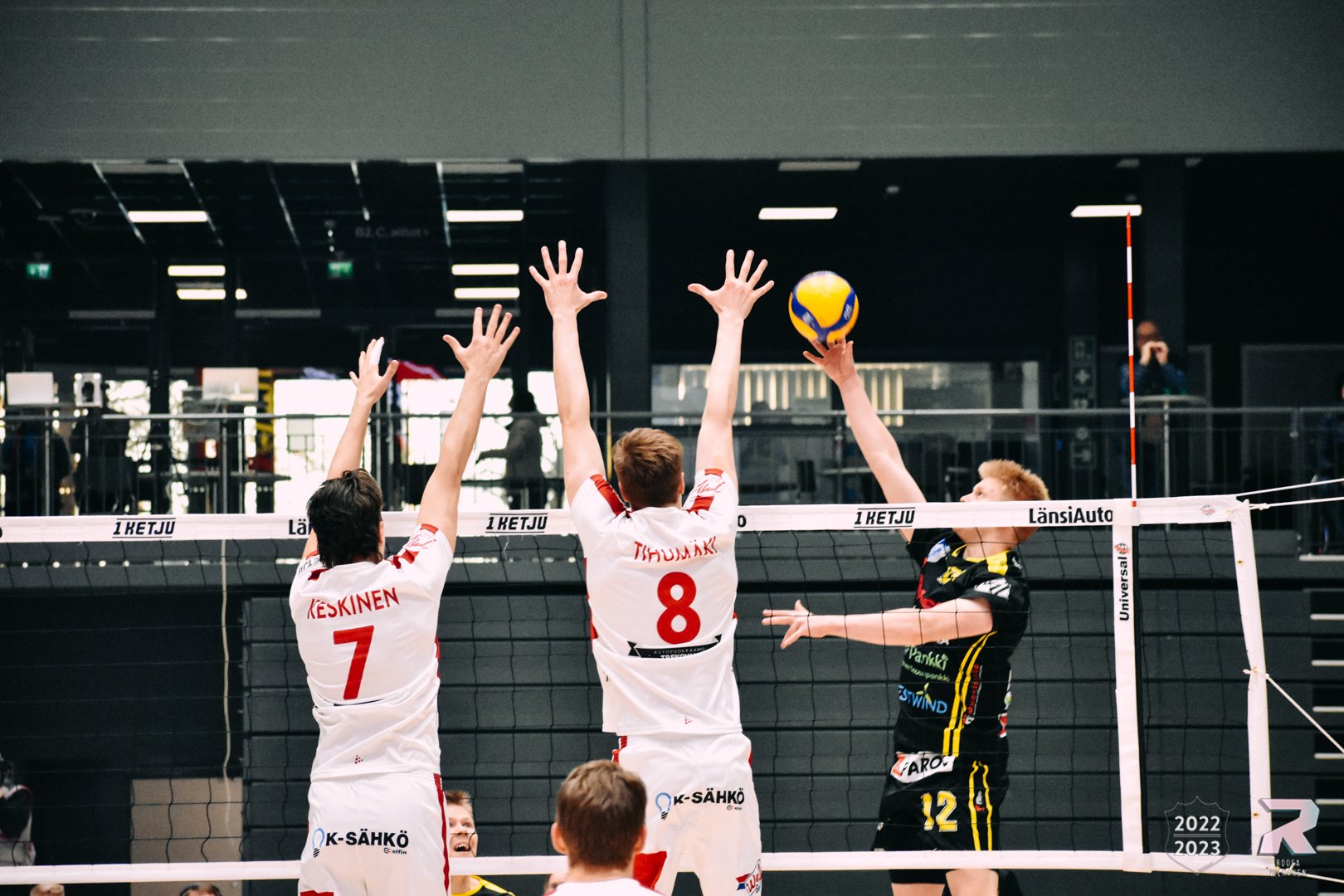 TUTO Volley tarrasi pudotuspelipaikkaan - KyKy-Betset karsii liigapaikastaan