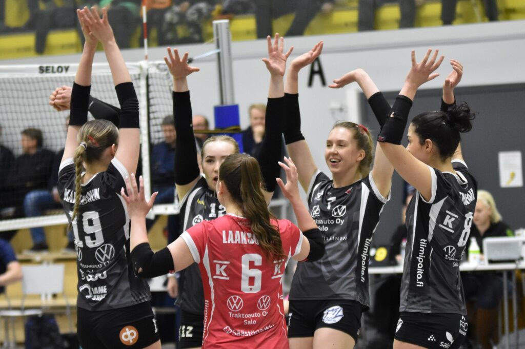 700 salolaista naislentopallon runkosarjaottelua täyteen lauantaina