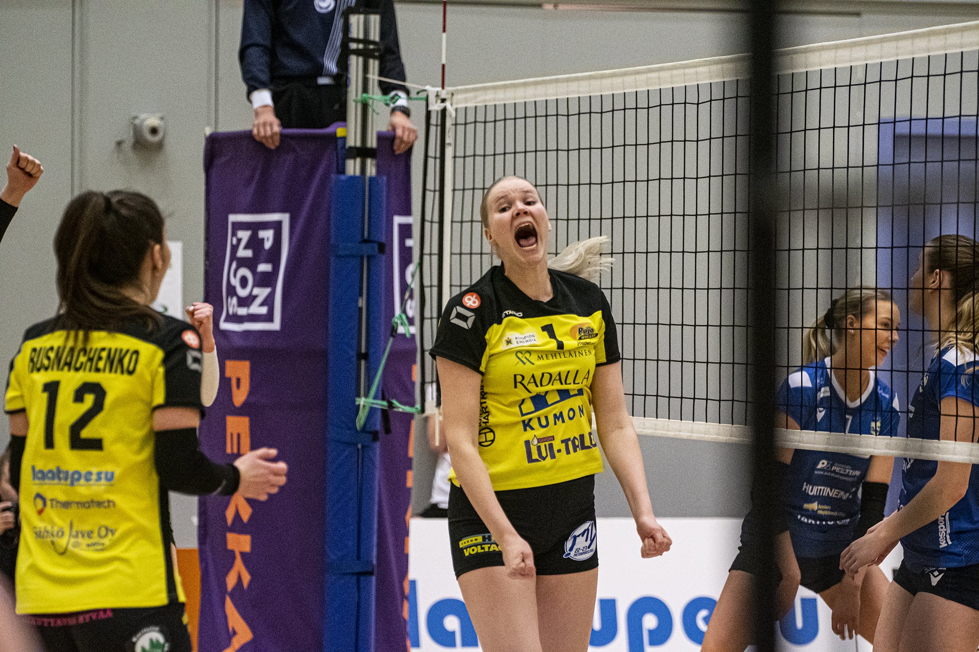 Suosikit eivät antaneet erääkään haastajille naisten puolivälierien avauksissa