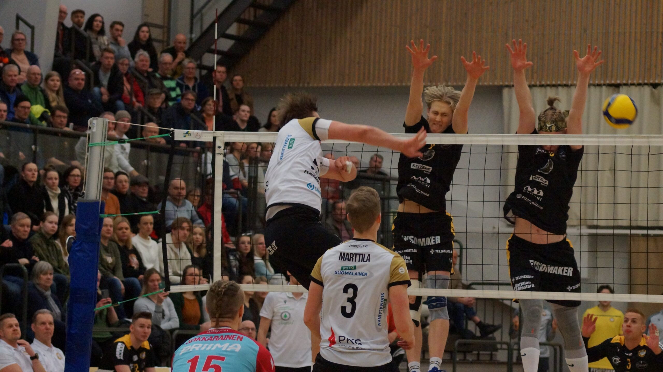 Akaa-Volley ja Hurmos avausvoittoihin