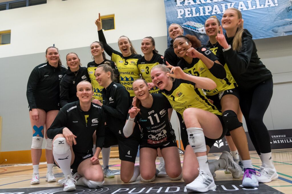 Puijo Wolley naisten runkosarjan voitoon - LP-Vampula ja LiigaPloki pudotuspeleihin