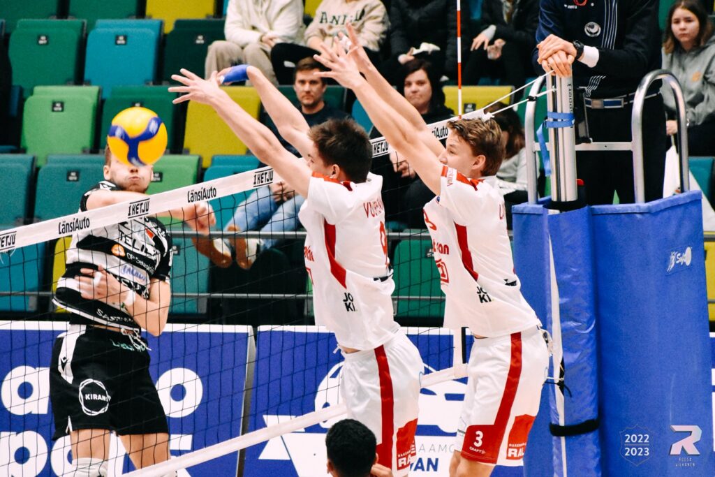 VaLePa voiton päähän 12 perättäisestä välieräpaikasta - Savo Volley tasoitti voitot