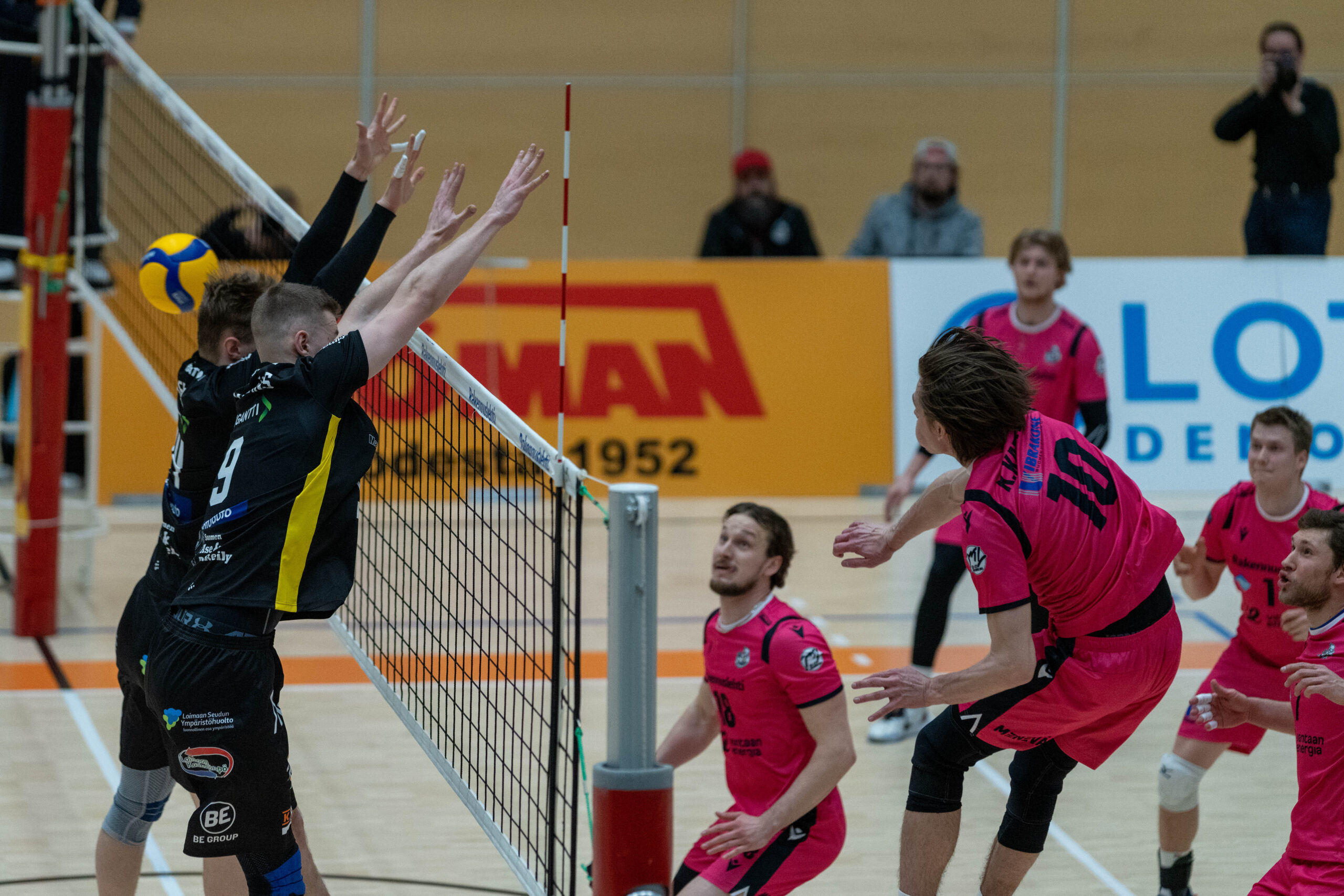 VaLePa varmisti miesten runkosarja voiton - VaLePa - TUTO Volley ainoa varma puolivälieräpari ennen päätöskierrosta