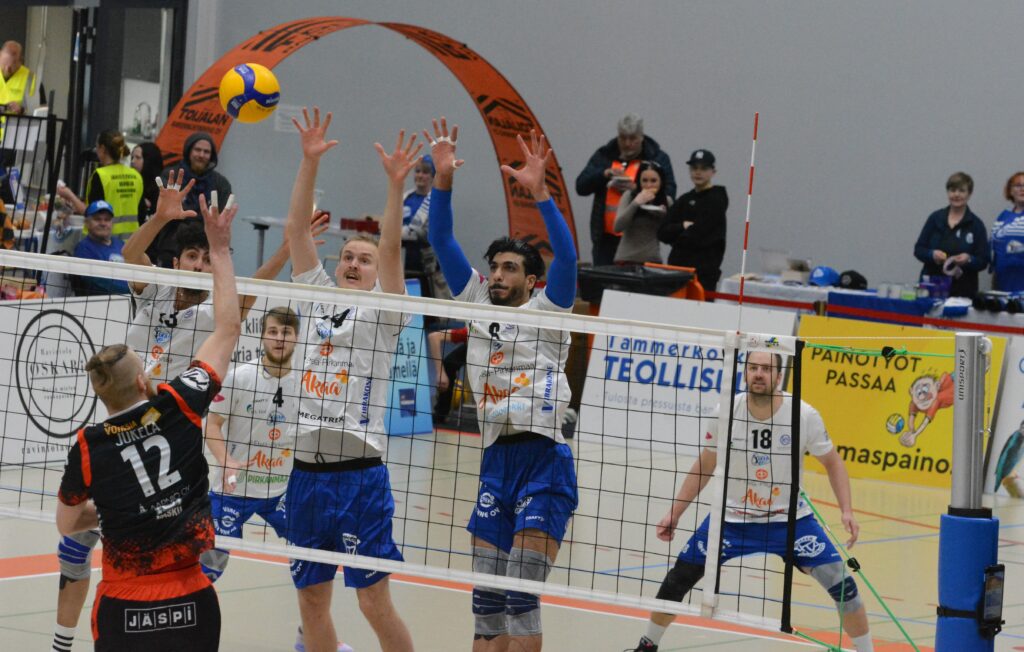 Akaa-Volleyn ensimmäistä kertaa liigafinaaleihin
