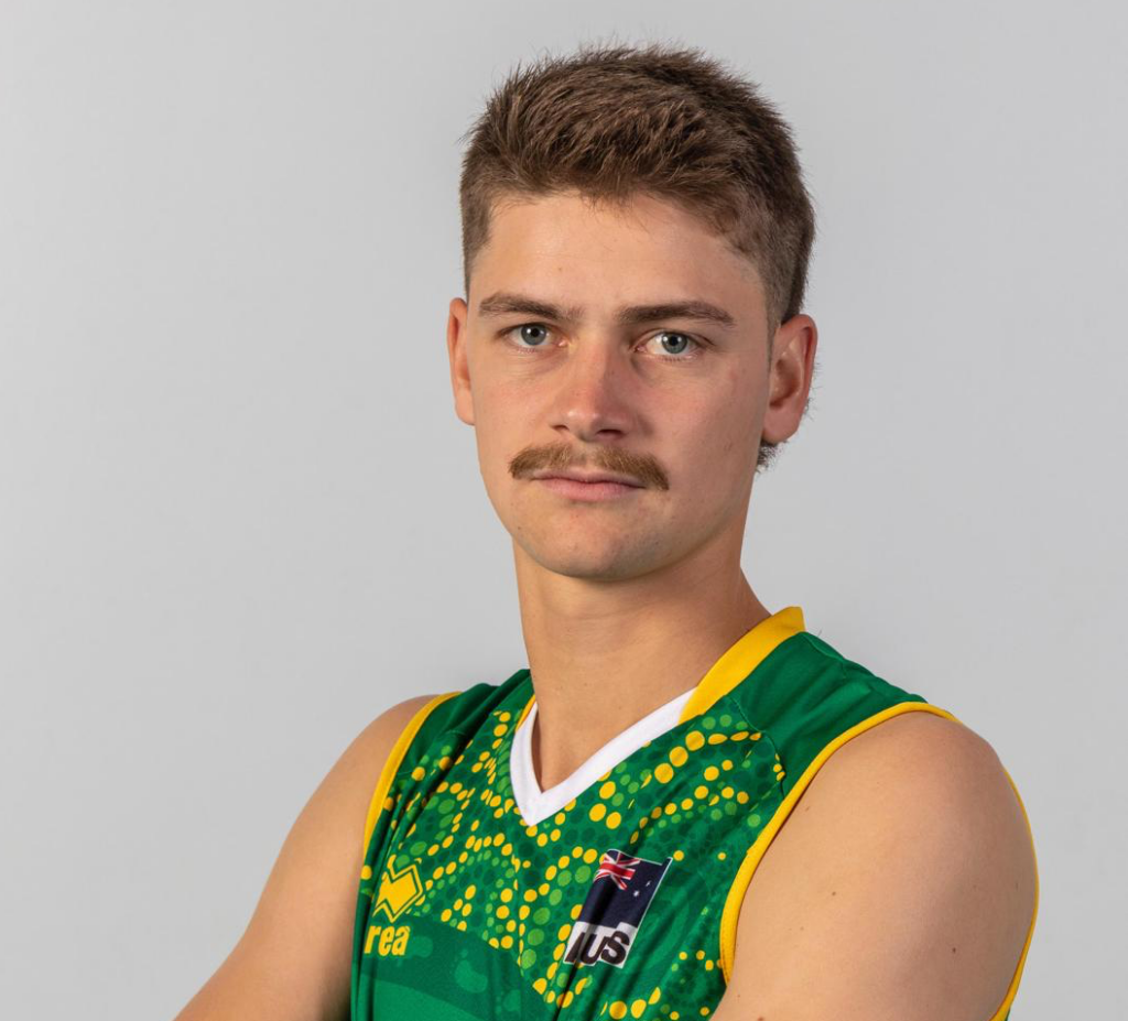 Australian maajoukkueen libero Savo Volleyn riveihin