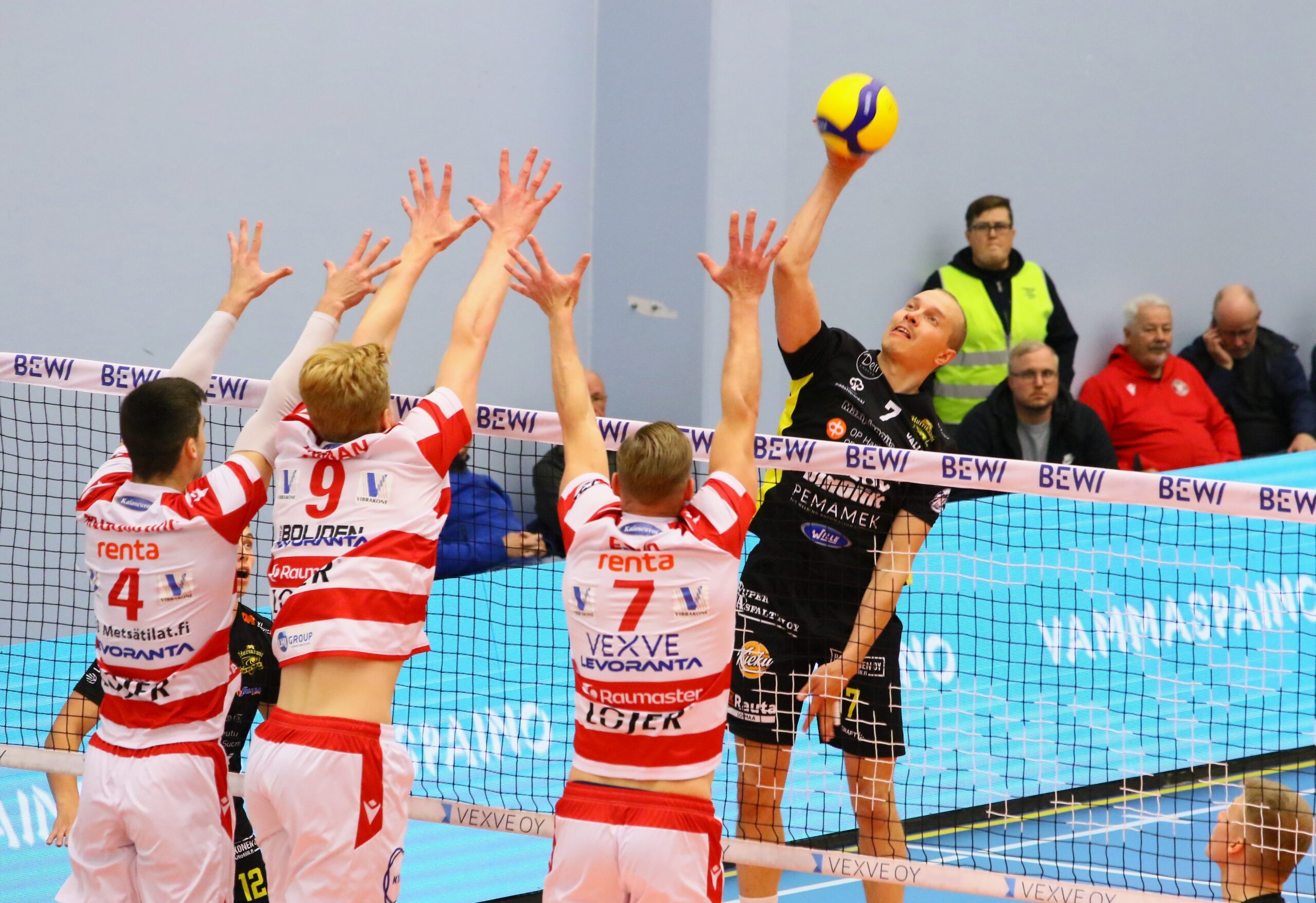VaLePa ja Akaa-Volley kovia kotonaan - Ducksille myös kauden avausvoitto