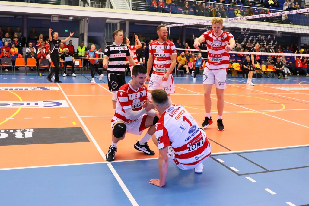 VaLePa ja Akaa-Volley kovia kotonaan - Ducksille myös kauden avausvoitto