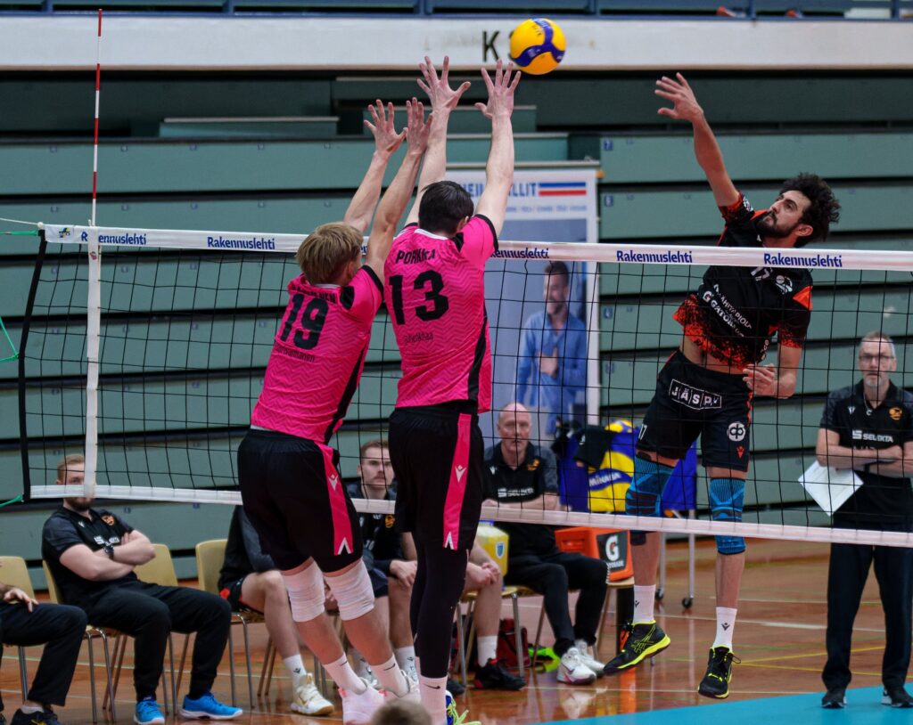 Savo Volley Cupin Final 4:iin - Loimulle voitto Helsingissä