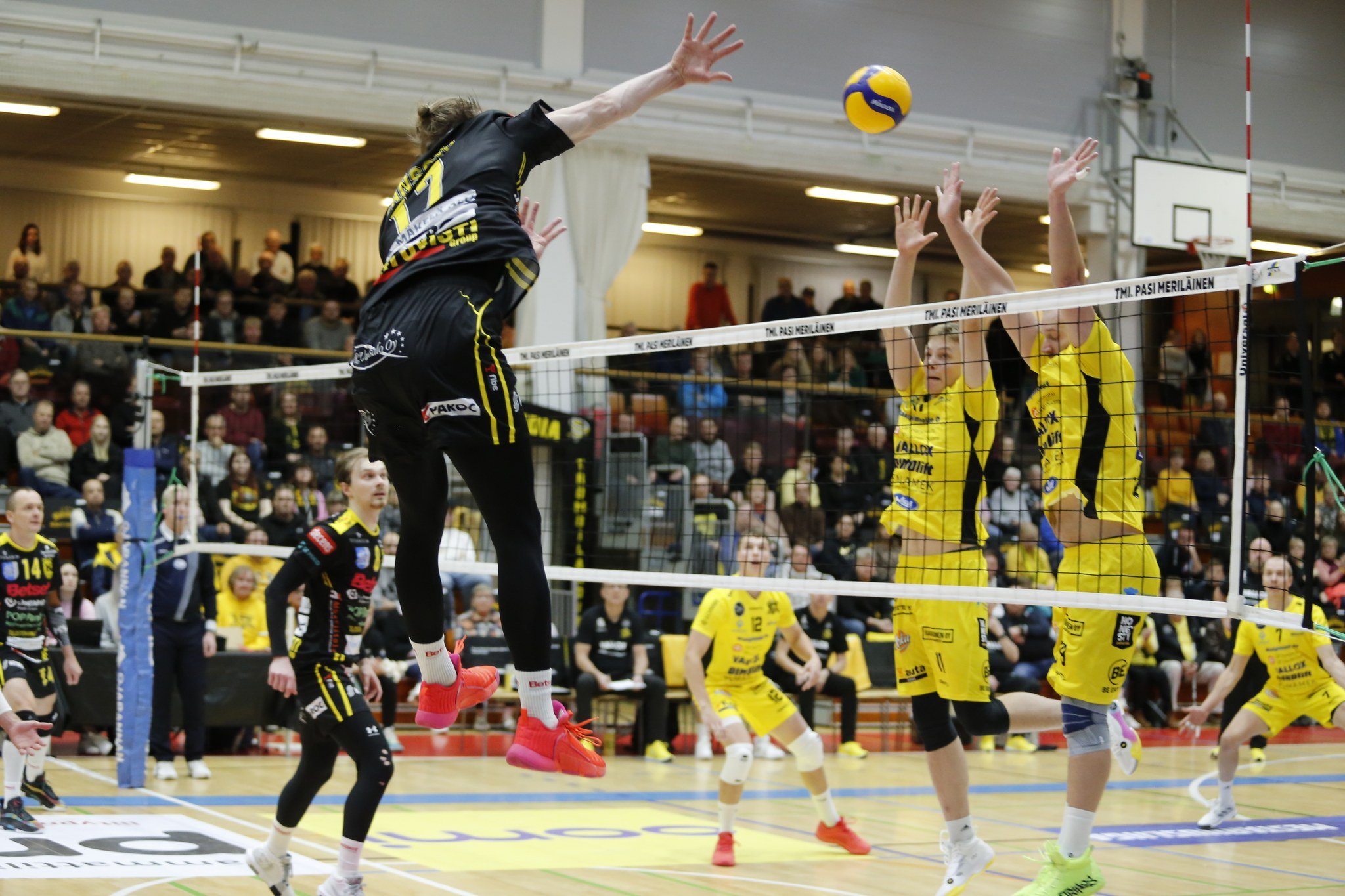 TUTO Volleylle makea voitto Savosta - Hurrikaani jätti KyKy-Betsetin ilman mahdollisuuksia