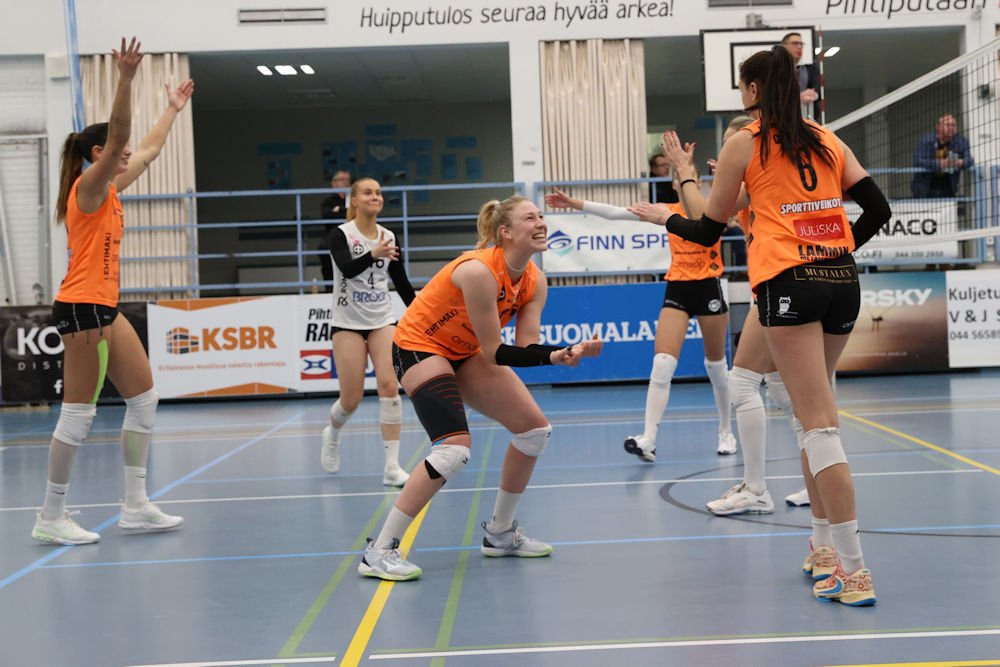 Kalavelkojen kuittauksien ilta naisten liigassa