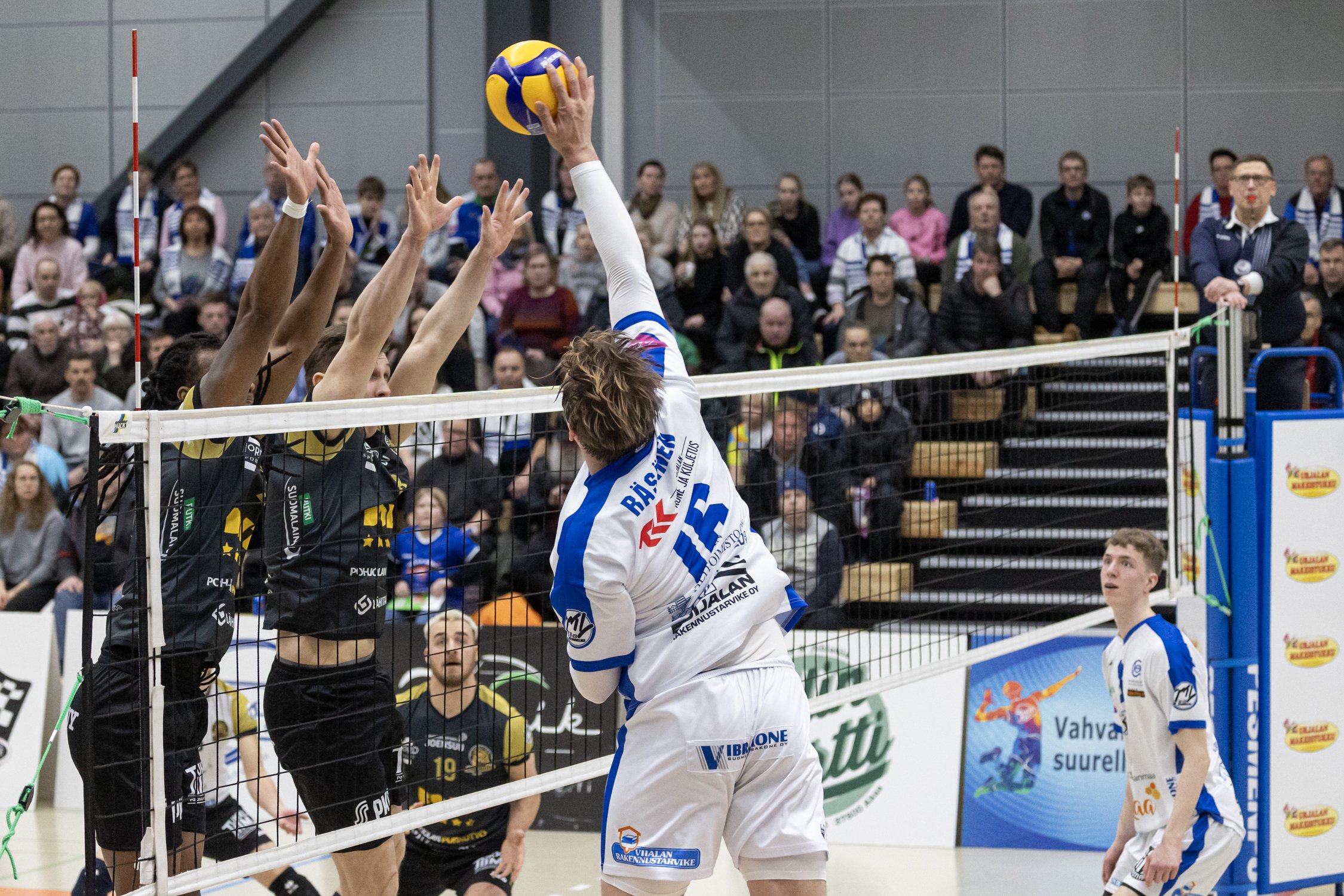 Vuoden viimeisiä vietiin - Loimu rutisti vierasvoiton Kokkolasta ja Akaa-Volley kova kotonaan