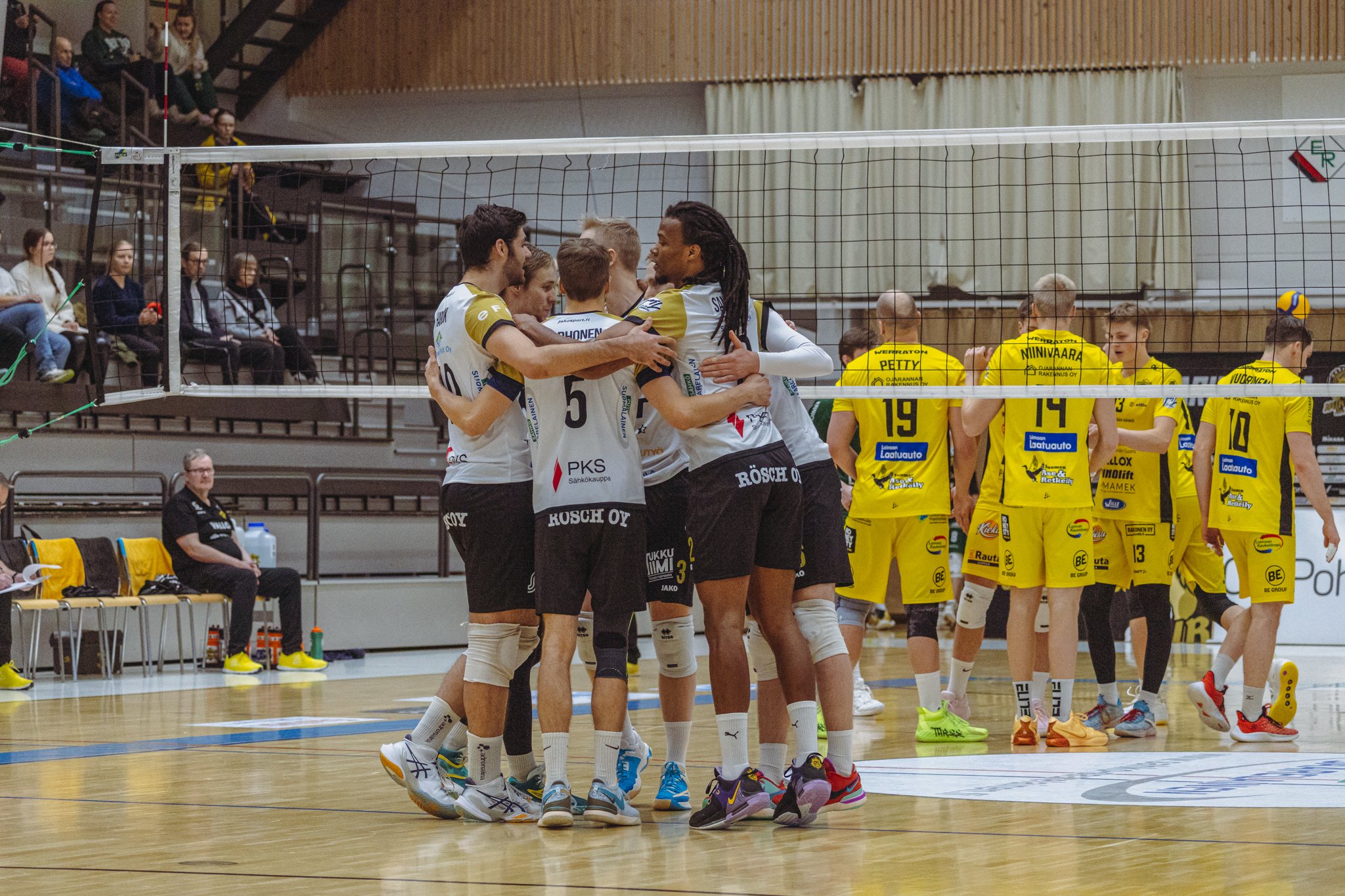 Tiikerit nyt viidessä erässä Akaa-Volleyta parempi - Hurrikaani ja KyKy-Betset voittoihin