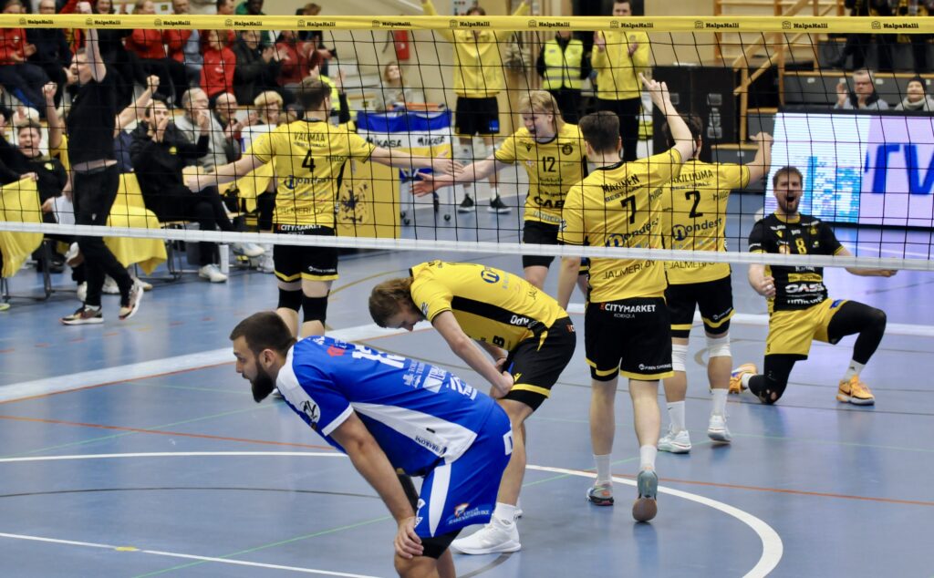 Tiikerit nyt viidessä erässä Akaa-Volleyta parempi - Hurrikaani ja KyKy-Betset voittoihin