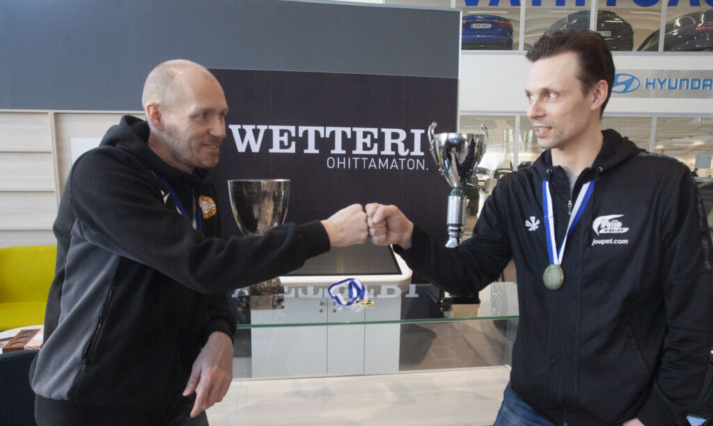 Juhla arjen keskellä - Puijo Wolley ja Savo Volley tarjosivat kakkua, pullaa sekä muistoja