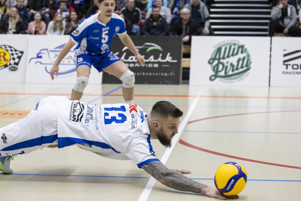 Akaa-Volley säilytti oljenkorren runkosarjan voittoon - KyKy-Betset ja Tiikerit myös voittoihin