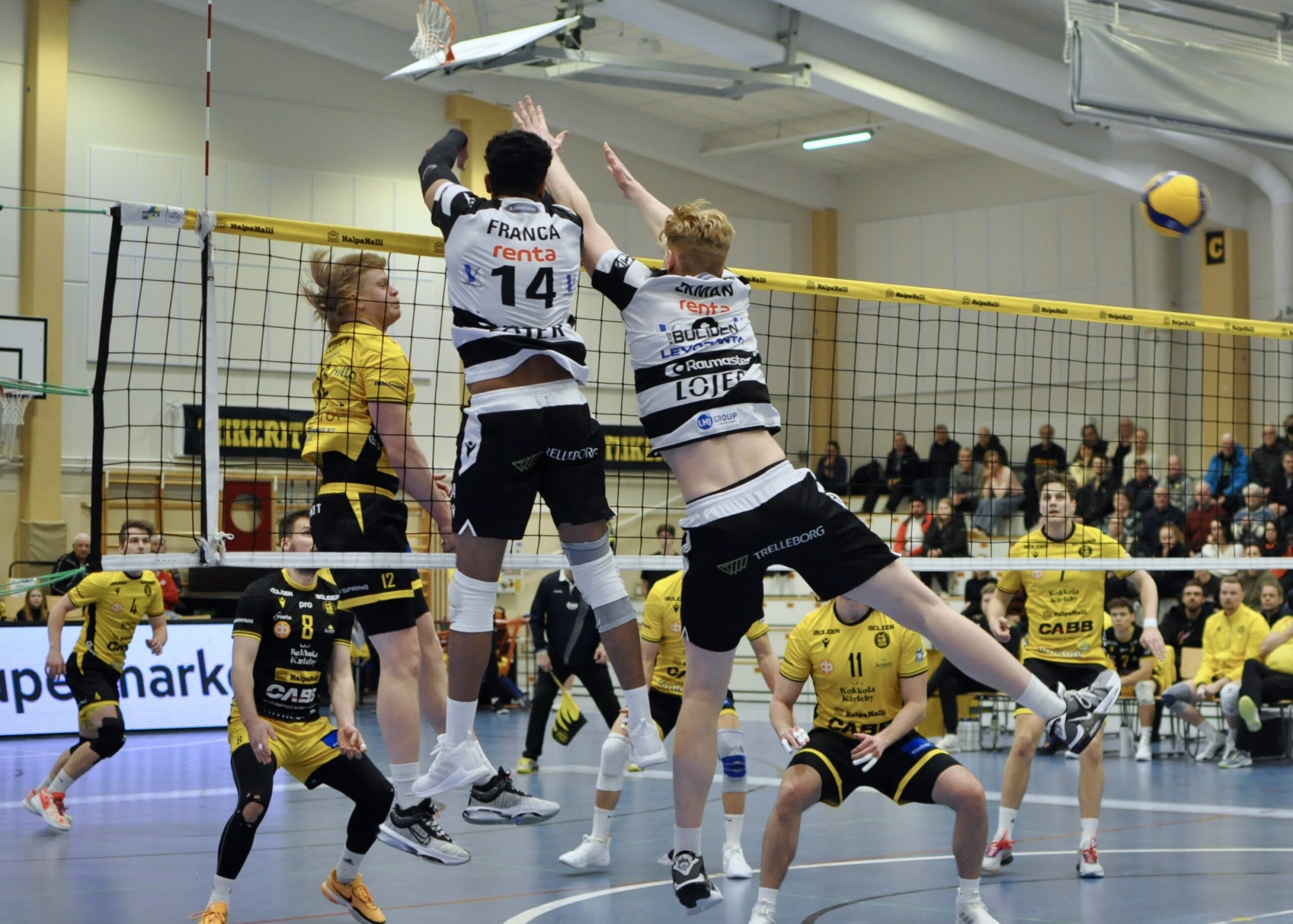 TUTO Volleylle iso voitto Joensuussa - Akaa-Volley vei kärkipelin