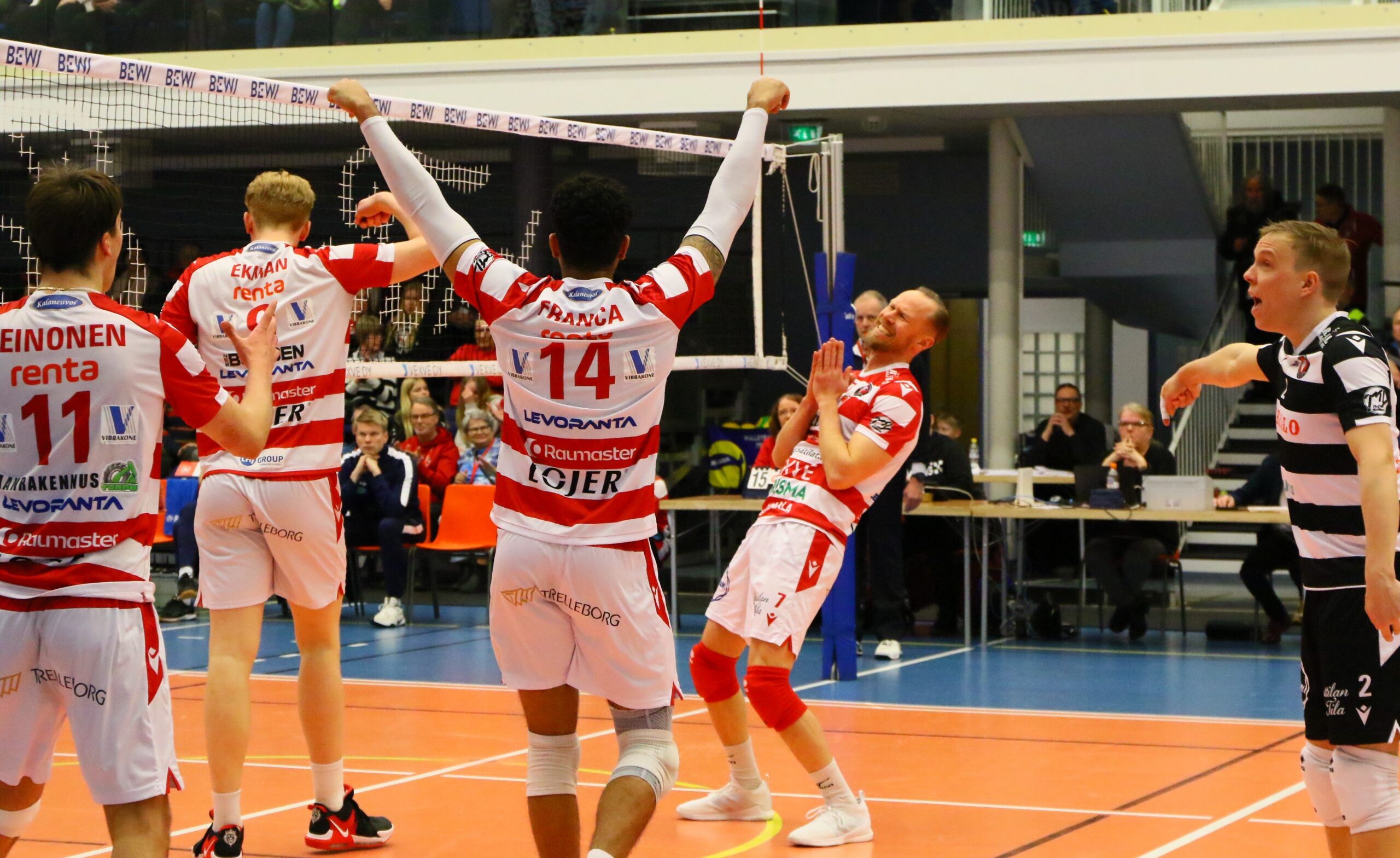 VaLePa ja Savo Volley komeisiin kotivoittoihin