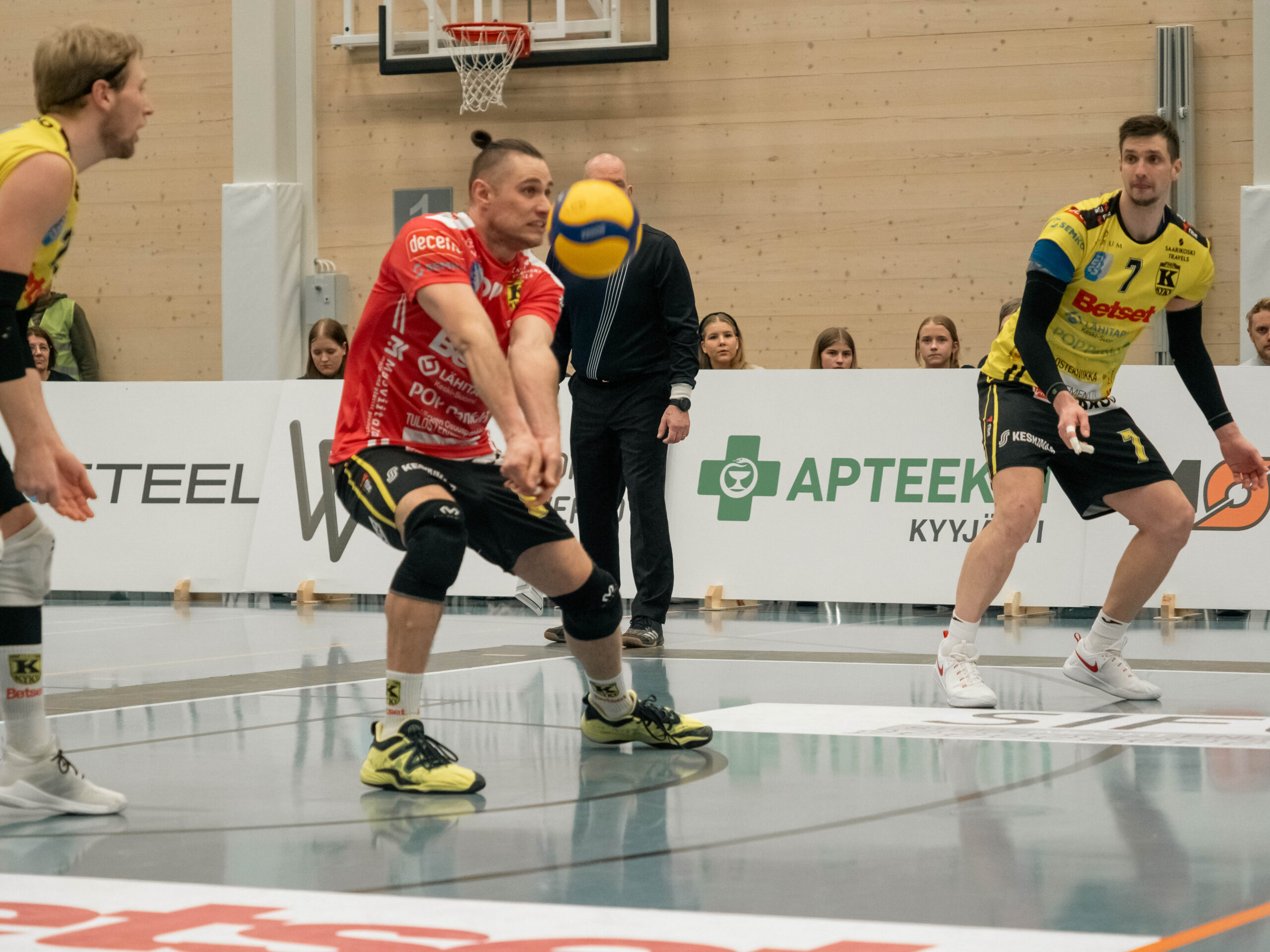 Akaa-Volley ja Savo Volley rutistivat välieriin
