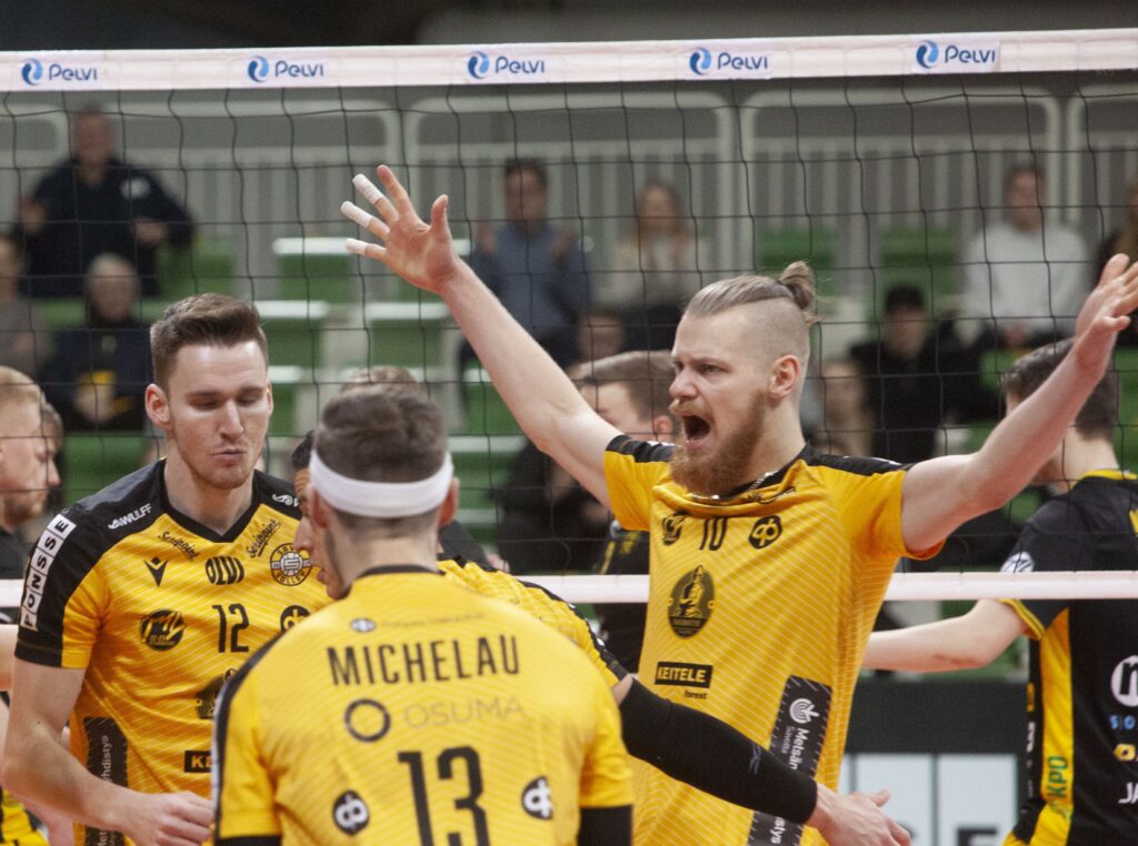 Miesten välierien otteluohjelma