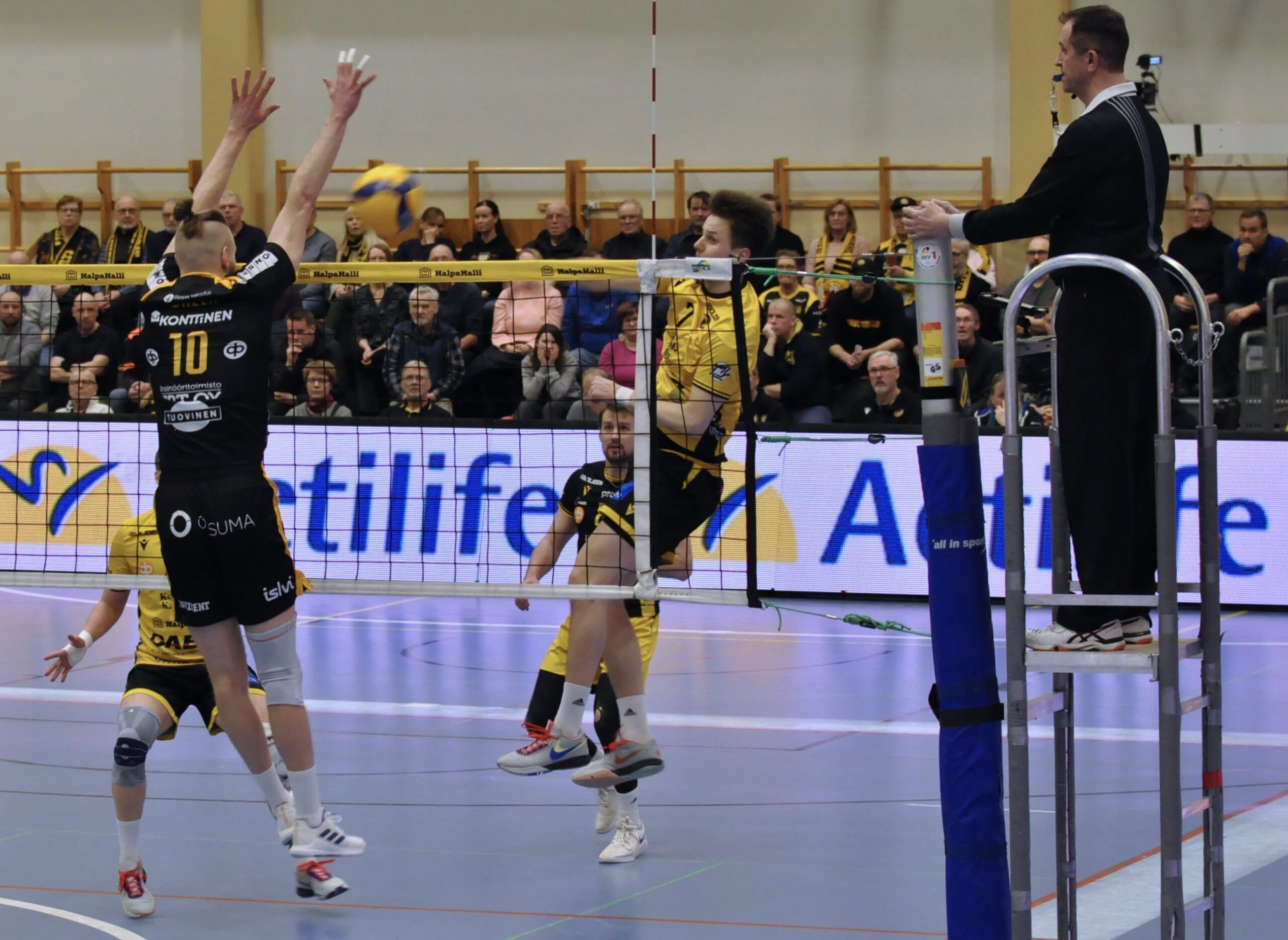 Tiikerit tasoitti puolivälierät - VaLePa ja Akaa-Volley jyräsivät toisiin voittoihin