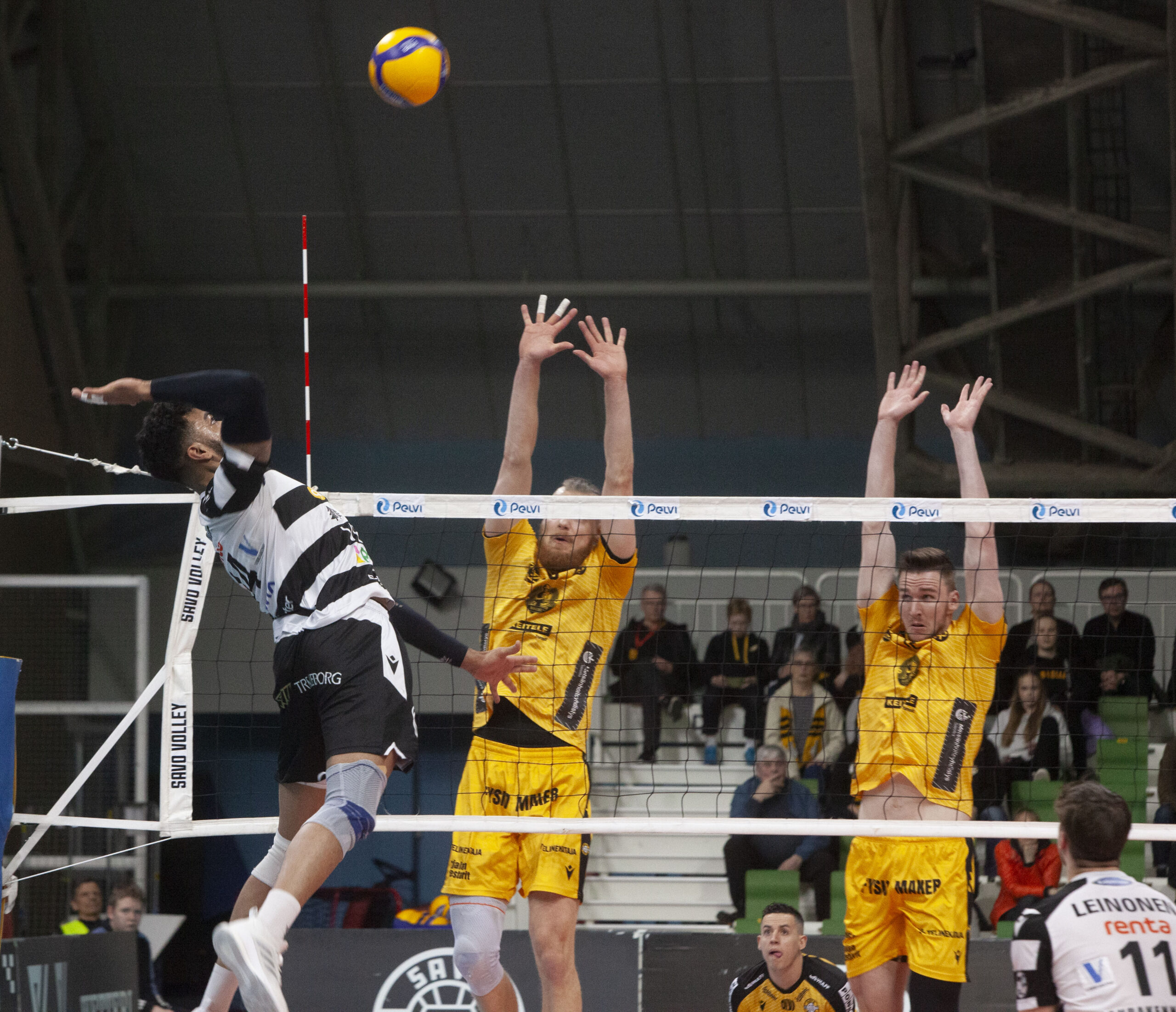 Savo Volley rutisti avausvoiton pronssiotteluissa