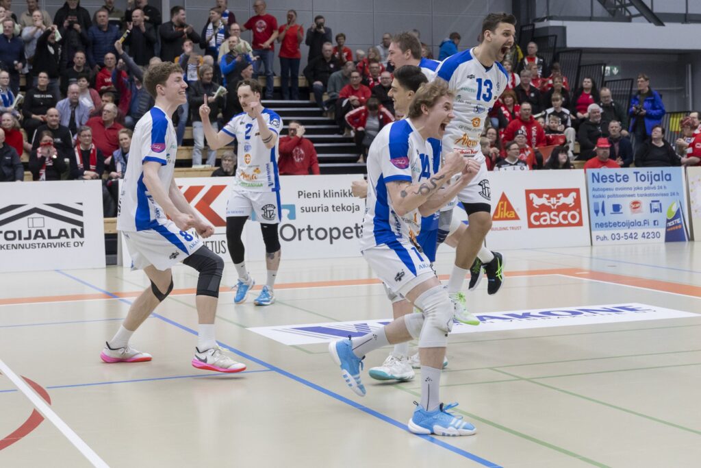 Miesten lentopallon Suomen mestari vaihtuu - Akaa-Volley finaaleihin