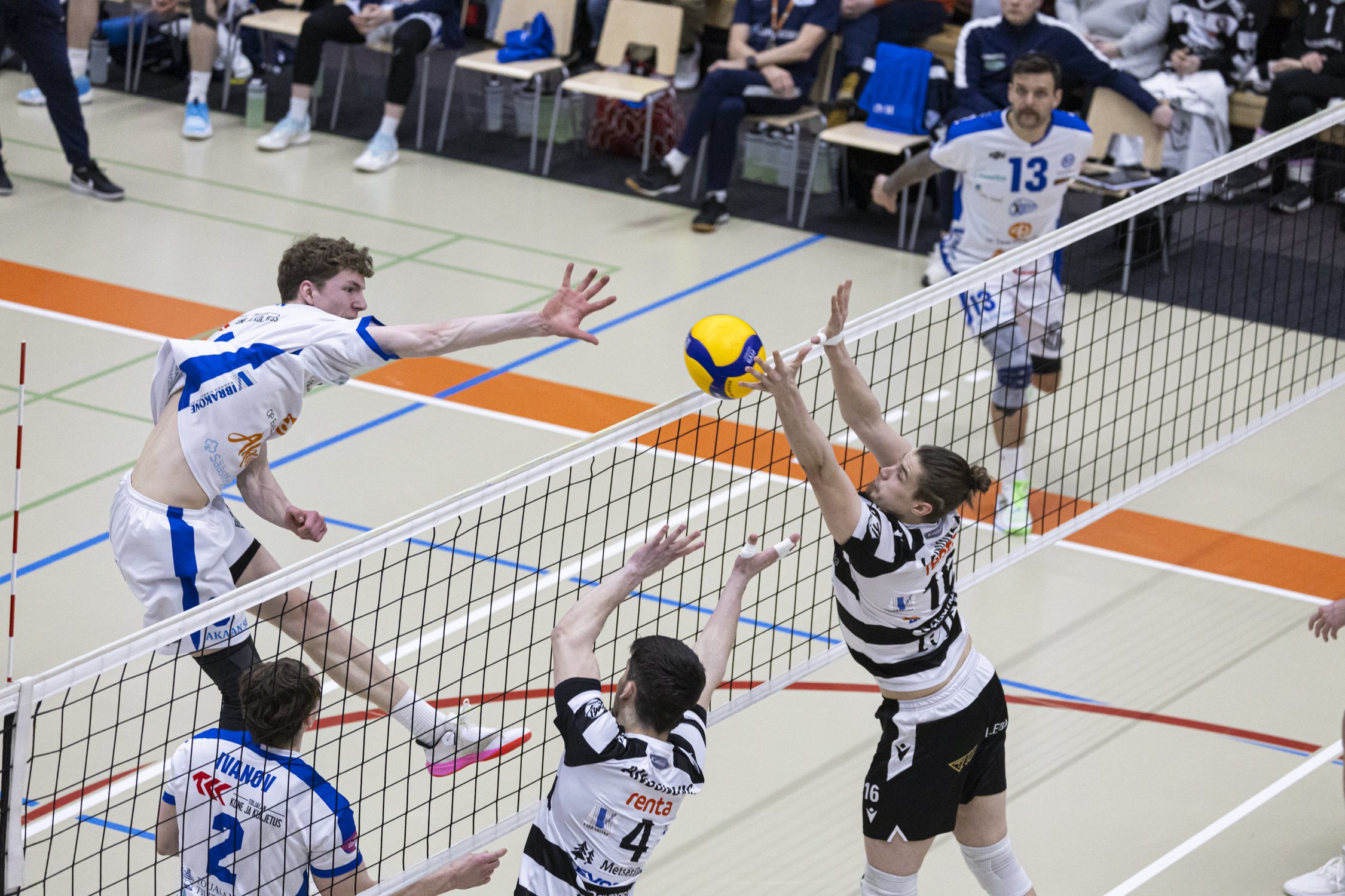 Miesten lentopallon Suomen mestari vaihtuu - Akaa-Volley finaaleihin