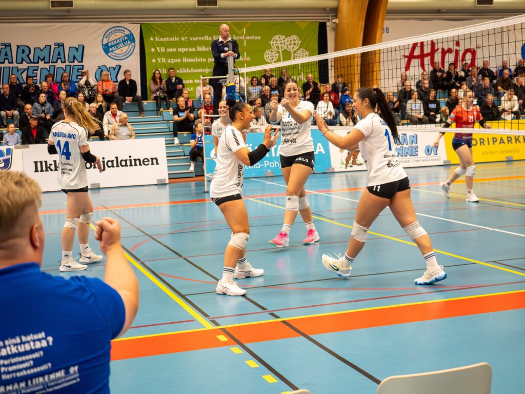 Siipirikko Pölkky taisteli voiton Muhosella - JymyVolleylle puhdas kotivoitto ArVosta