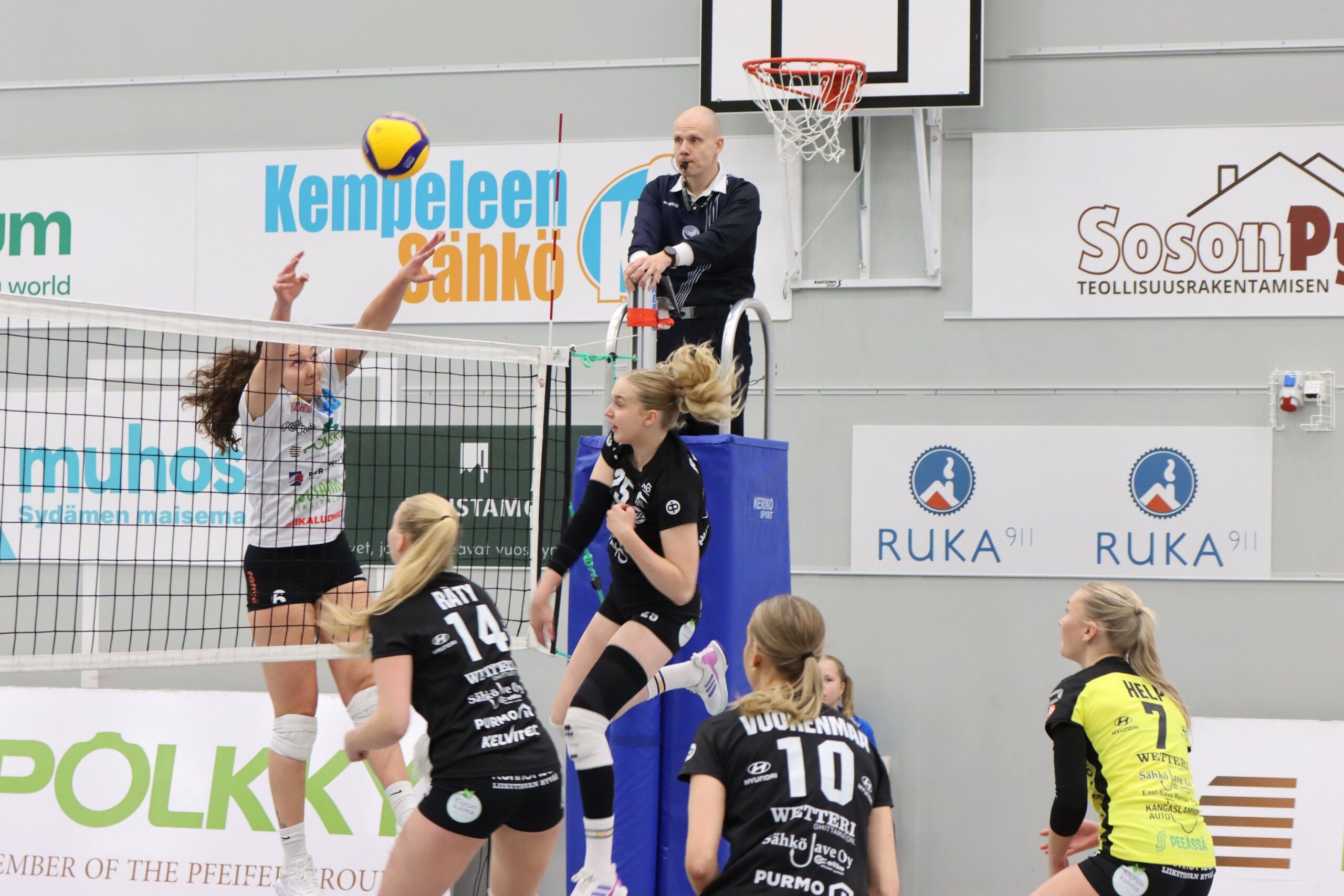 Siipirikko Pölkky taisteli voiton Muhosella - JymyVolleylle puhdas kotivoitto ArVosta