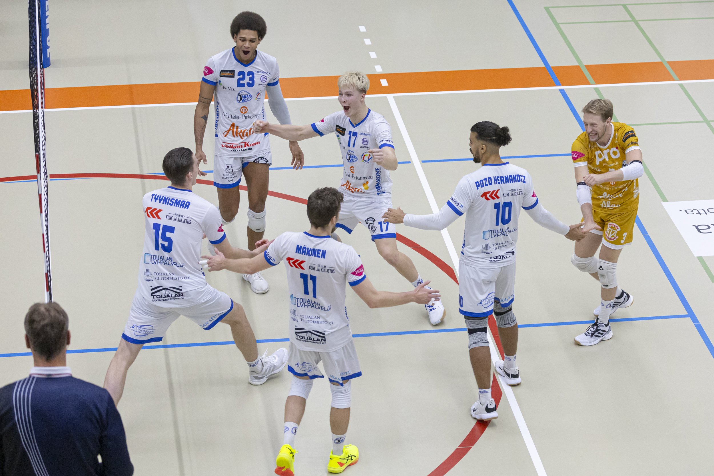 Viime kauden finalisteille kotivoitot miesten Mestaruusliigassa