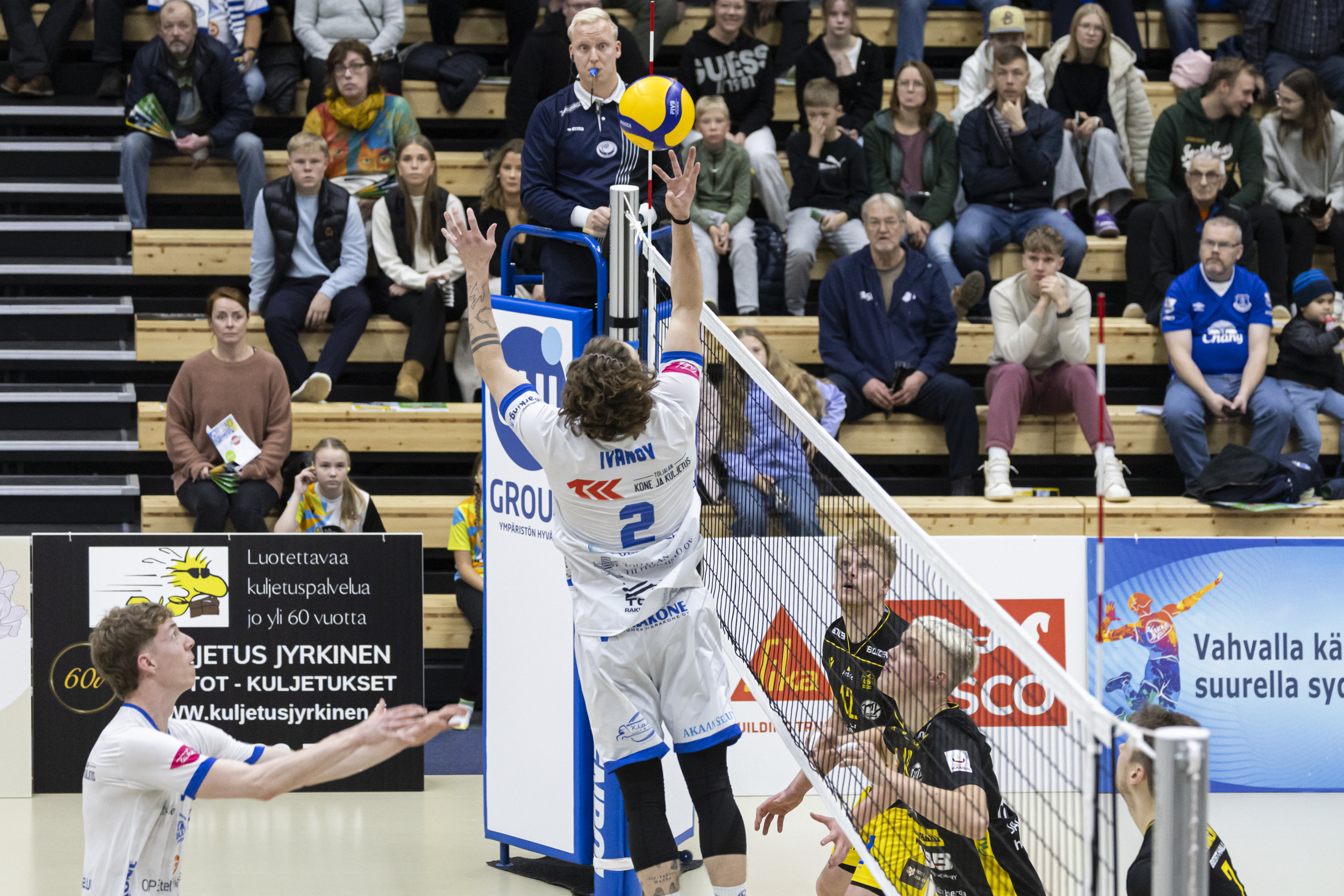 Hurmoksen yllätys tyrehtyi pisteen arvoiseksi - Akaa-Volley löi Tiikerit