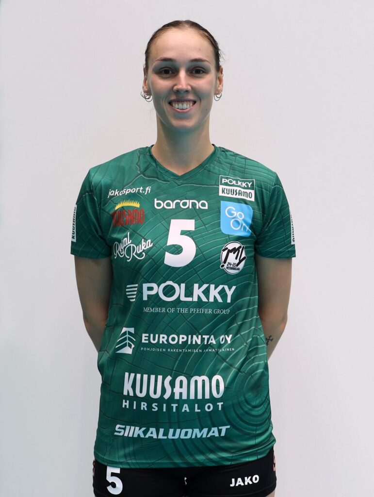 Pölkky Kuusamolle keskipelaaja Puolasta