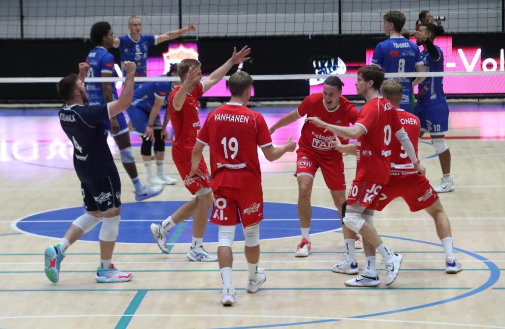TUTO Volleyn voittoputki sai uskomatonta jatkoa torstain illassa Kupittaalla