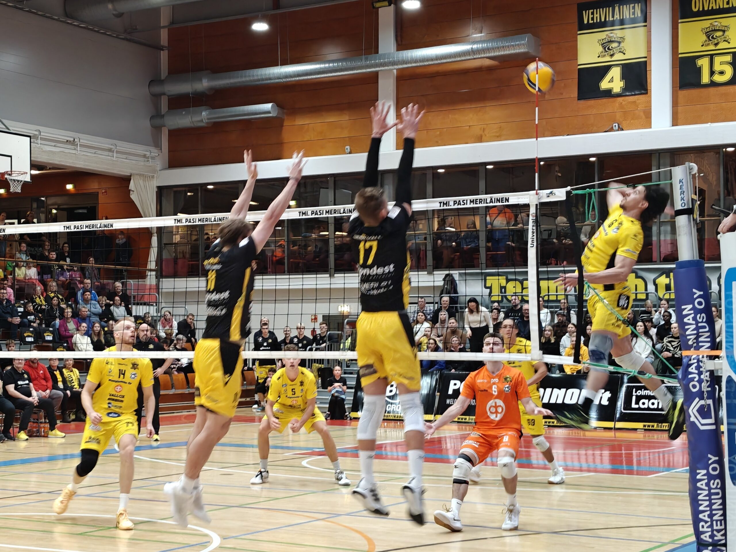 Akaa-Volley puristi voiton komeassa kohtaamisessa Savon kanssa - Hurrikaani ja VaLePa myös voittoihin
