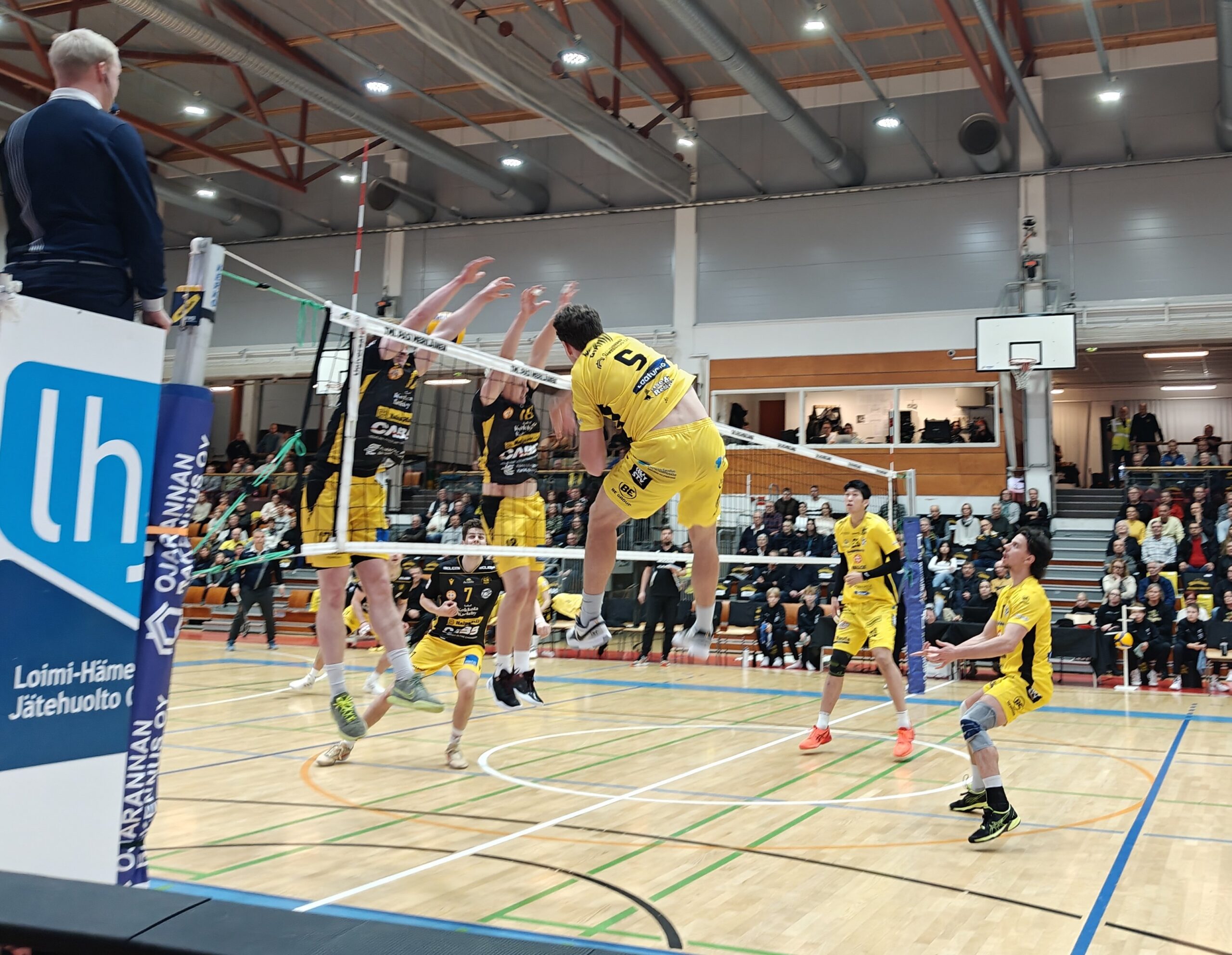 Akaa-Volley puristi voiton komeassa kohtaamisessa Savon kanssa - Hurrikaani ja VaLePa myös voittoihin