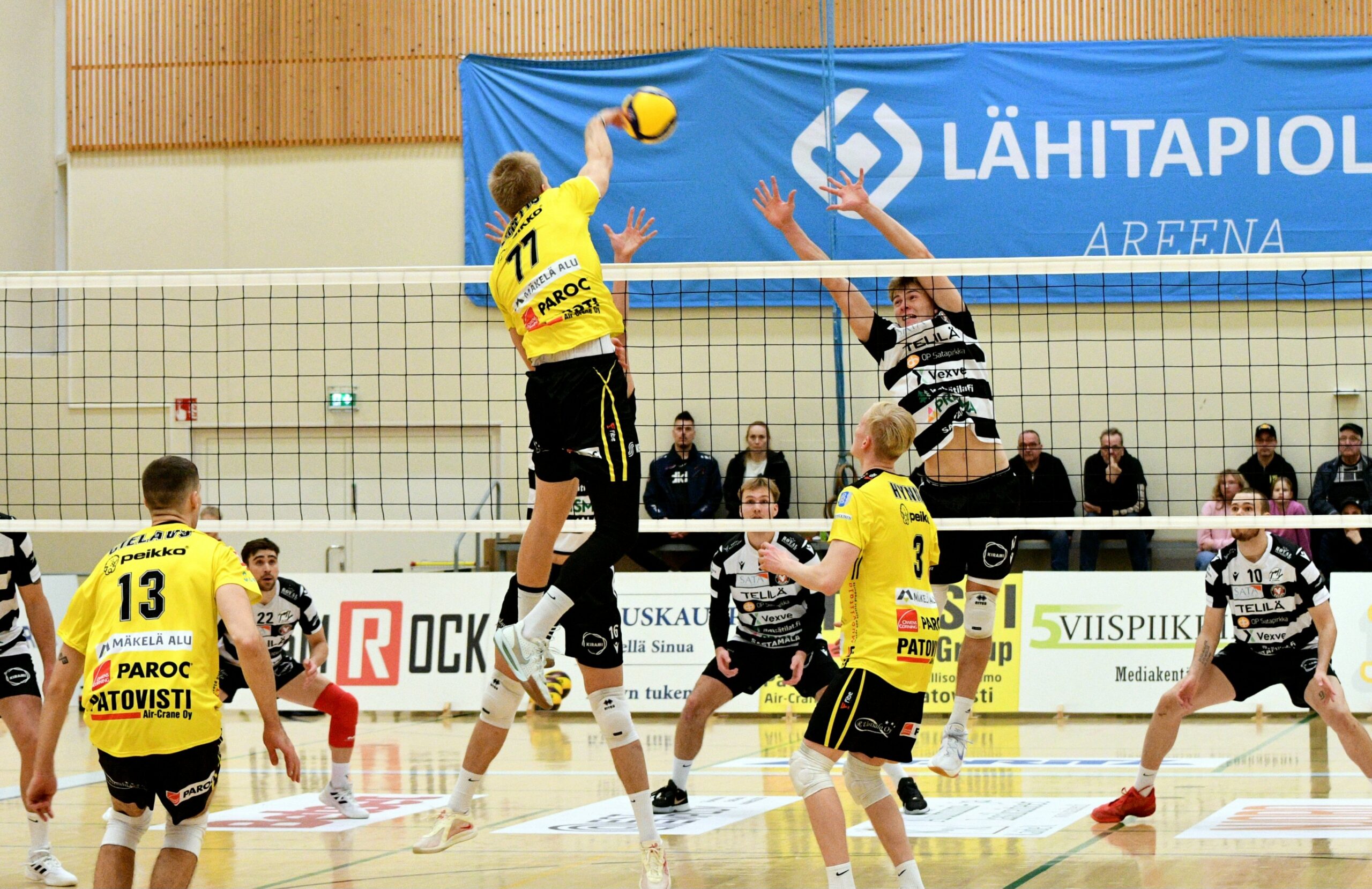 Akaa-Volley puristi voiton komeassa kohtaamisessa Savon kanssa - Hurrikaani ja VaLePa myös voittoihin