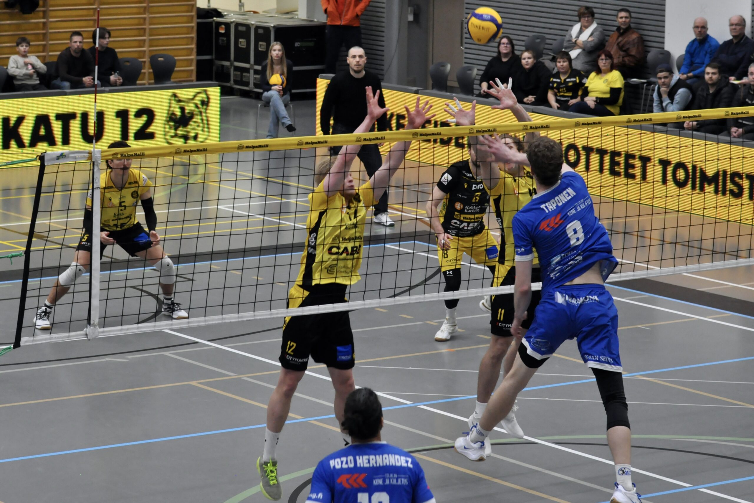 Kärkikaksikko voittoihin - TUTO Volley venyi Savon kaatoon, Akaa-Volley hoiti homman Kalajoella
