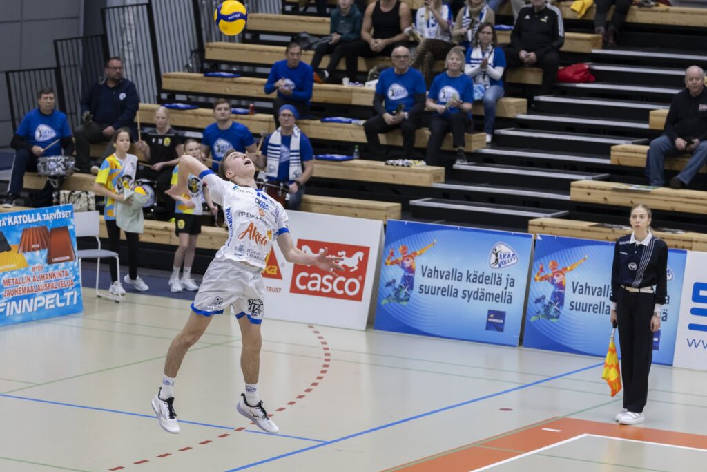 Akaa-Volley ja Hurrikaani jatkavat liigan kärjessä