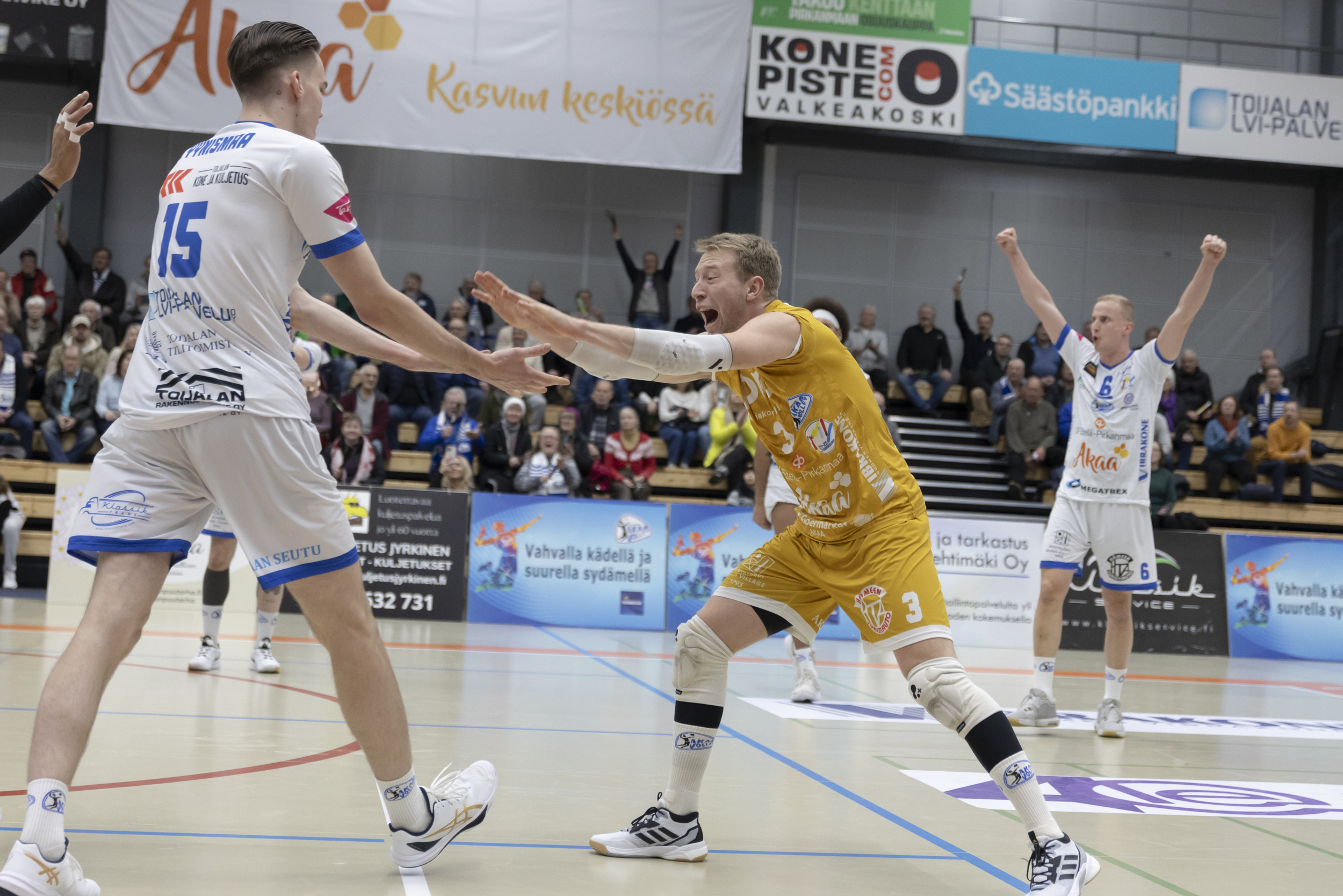 Akaa-Volley, Hurrikaani ja Tiikerit eivät armahtaneet vieraitaan