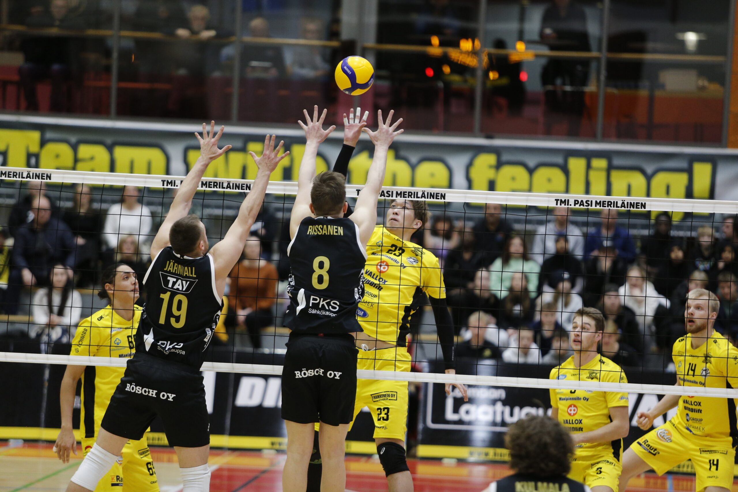 Akaa-Volley, Hurrikaani ja Tiikerit eivät armahtaneet vieraitaan