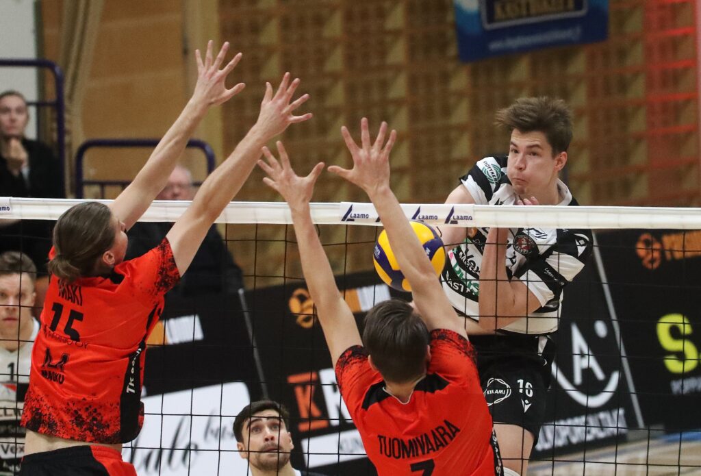 VaLePa voittoon Raisiossa ja Savo Volley Leppävirralla