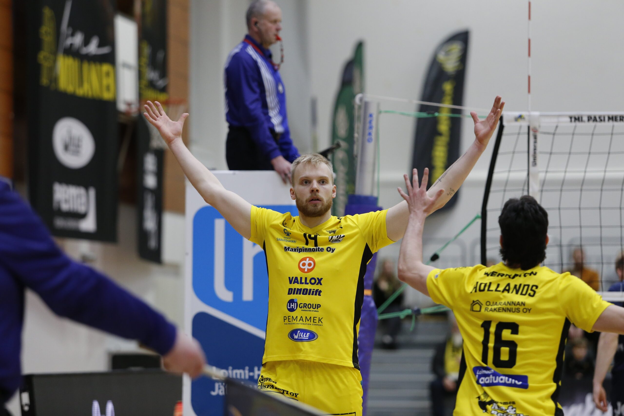 Akaa-Volley ja Hurrikaani tylyjä isäntiä