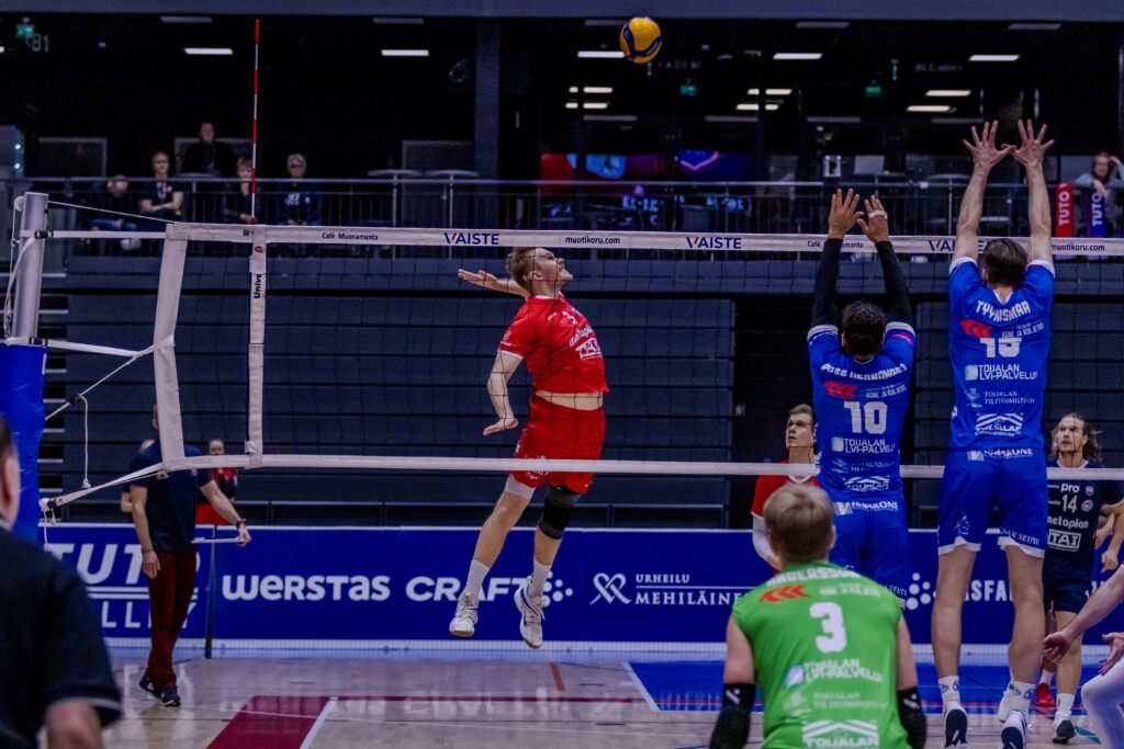 TUTO Volley ilotteli voiton Akaasta - Savo vahva Raisiossa