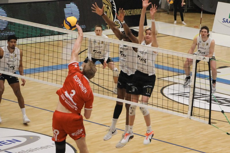 TUTO Volley nousi kahden erätappion takaa voittoon Joensuussa