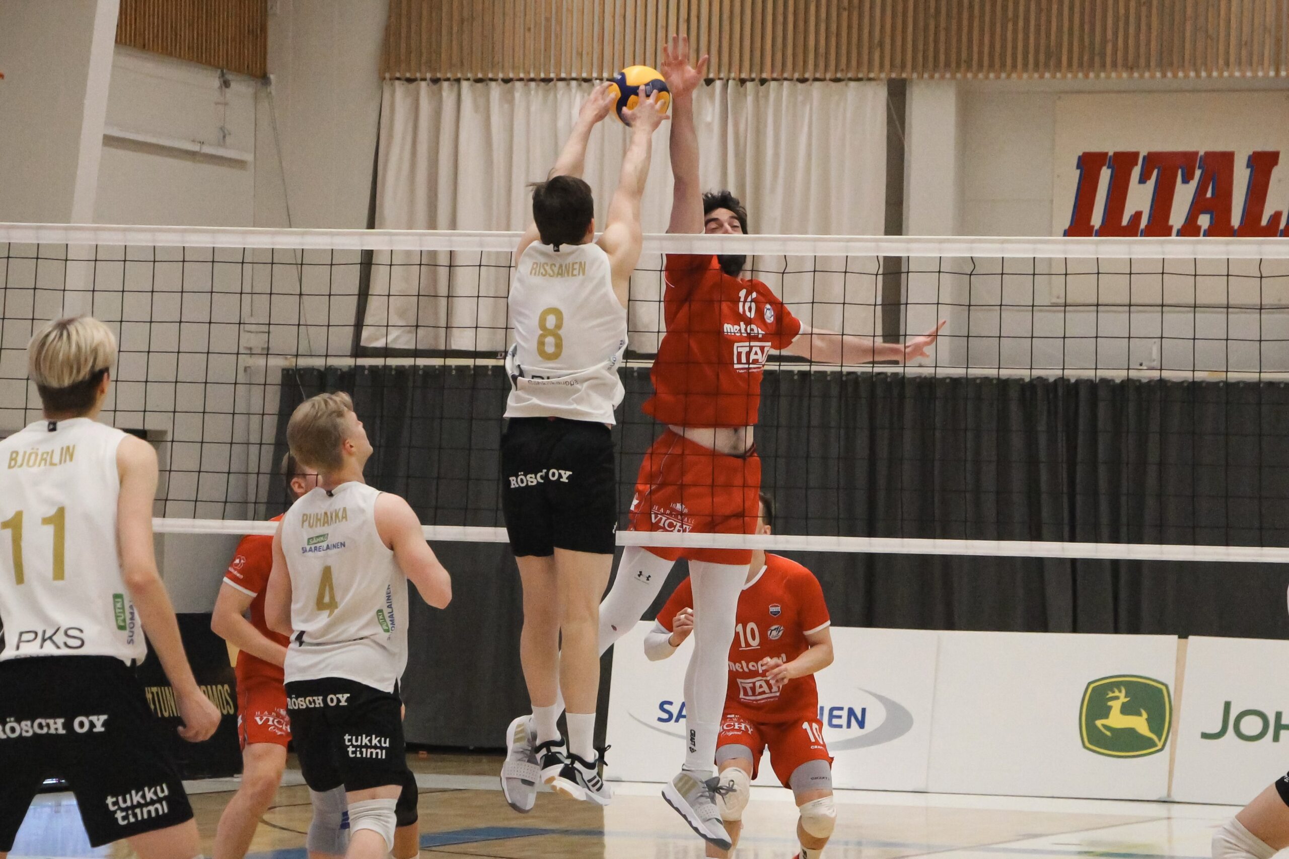 TUTO Volley nousi kahden erätappion takaa voittoon Joensuussa