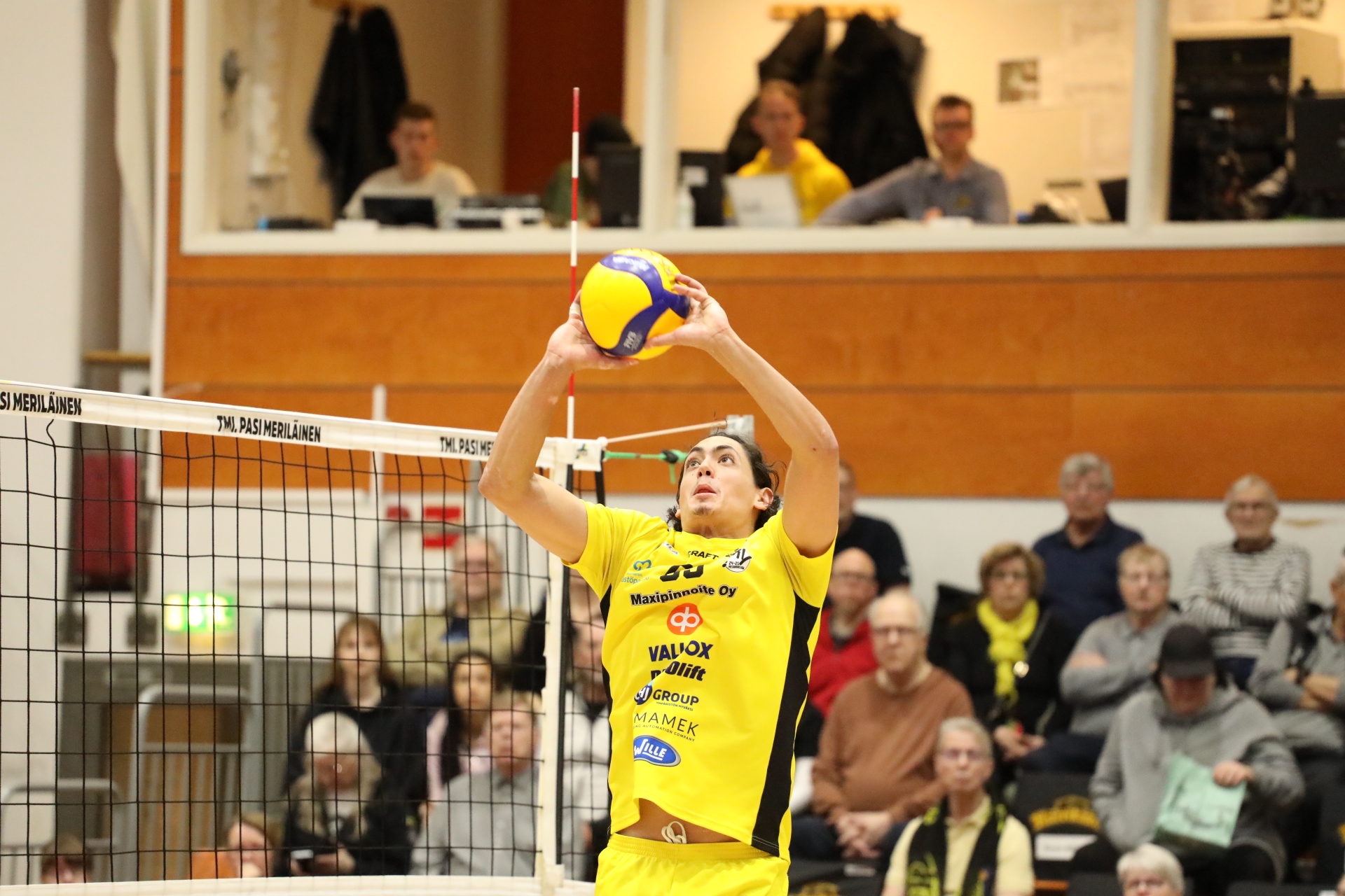 Hurrikaani ja Akaa-Volley puhtaasti välieriin
