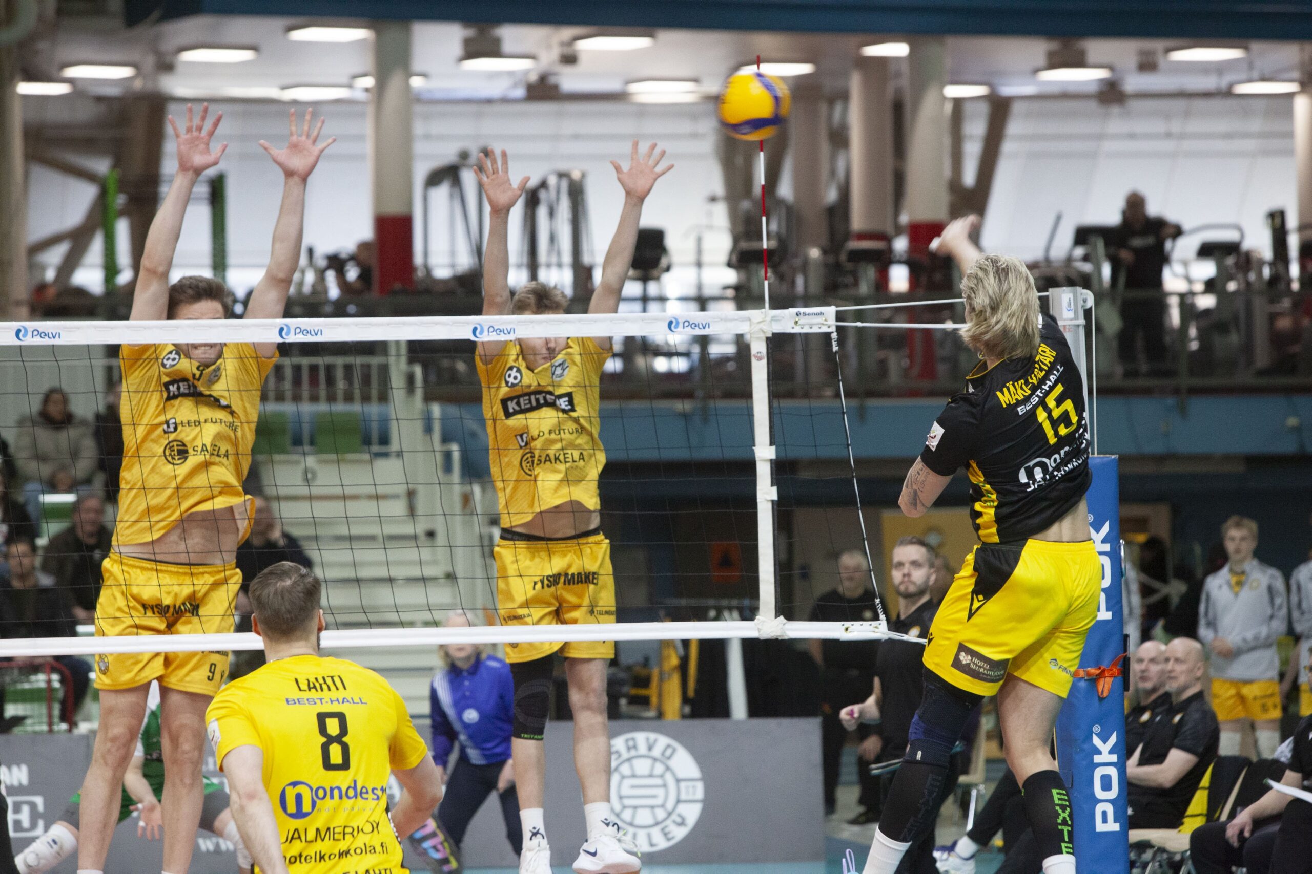 Hurrikaani, TUTO Volley ja Tiikerit avausvoittoihin puolivälierissä