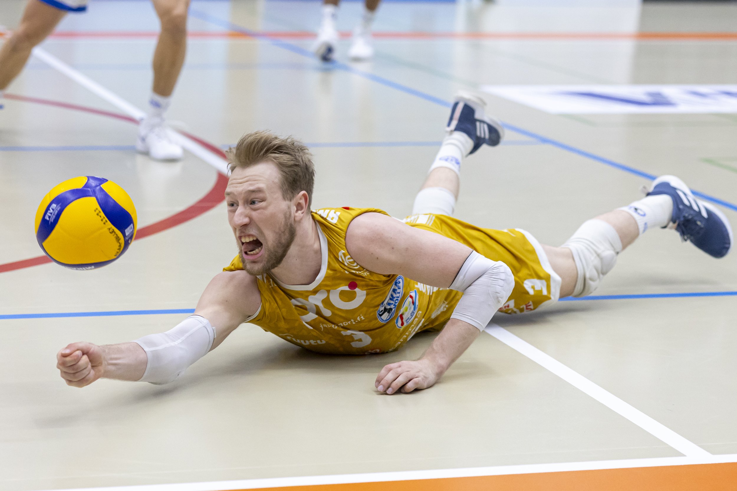 Akaa-Volleyn kotisalin taika ei murtunut välierissäkään