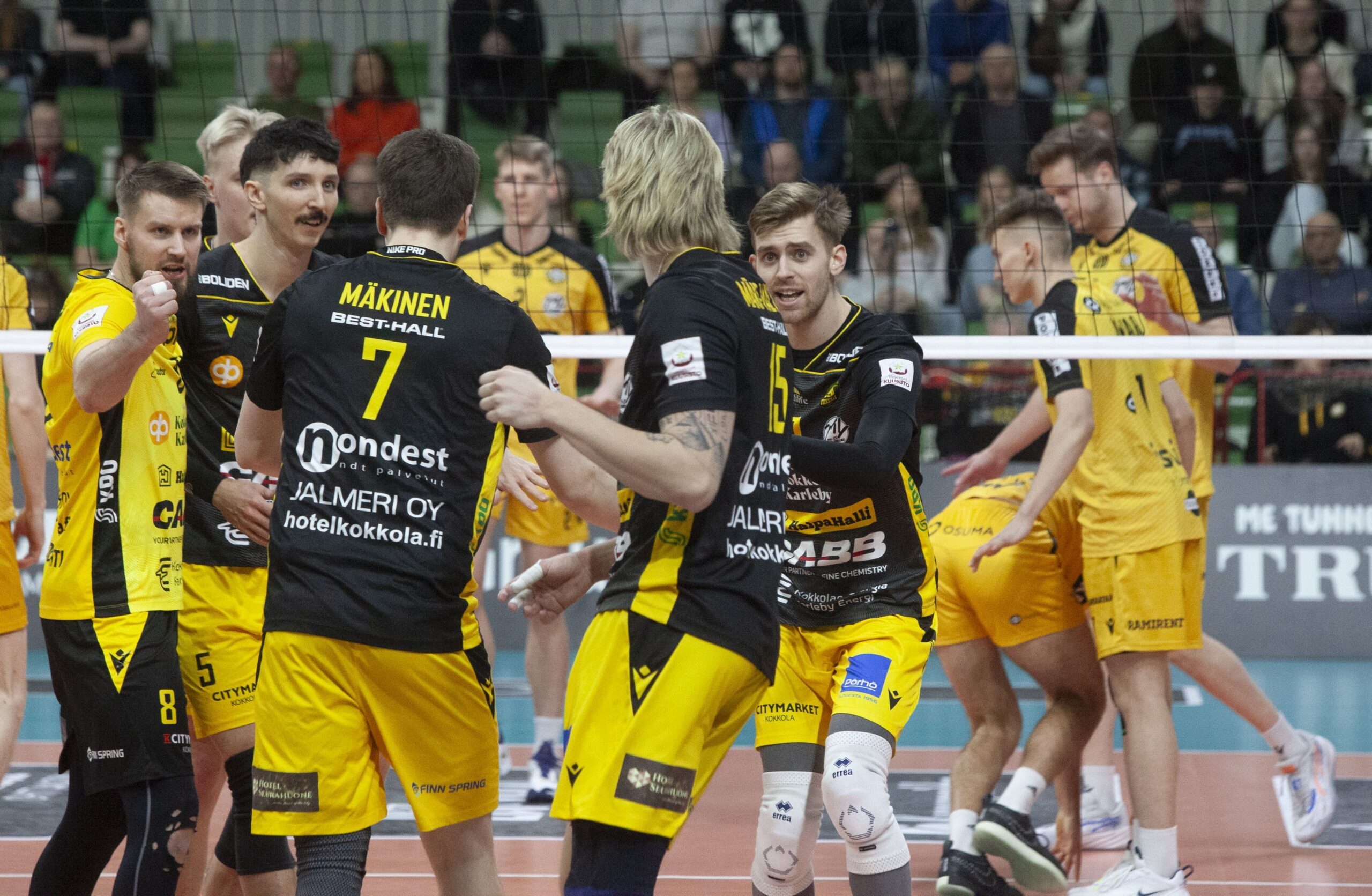 Miesten välierät käyntiin tiistaina 8.4. - otteluohjelma julki