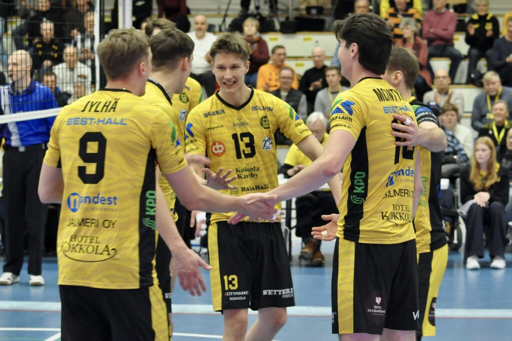 Akaa-Volley ja Tiikerit kotivoittoihin